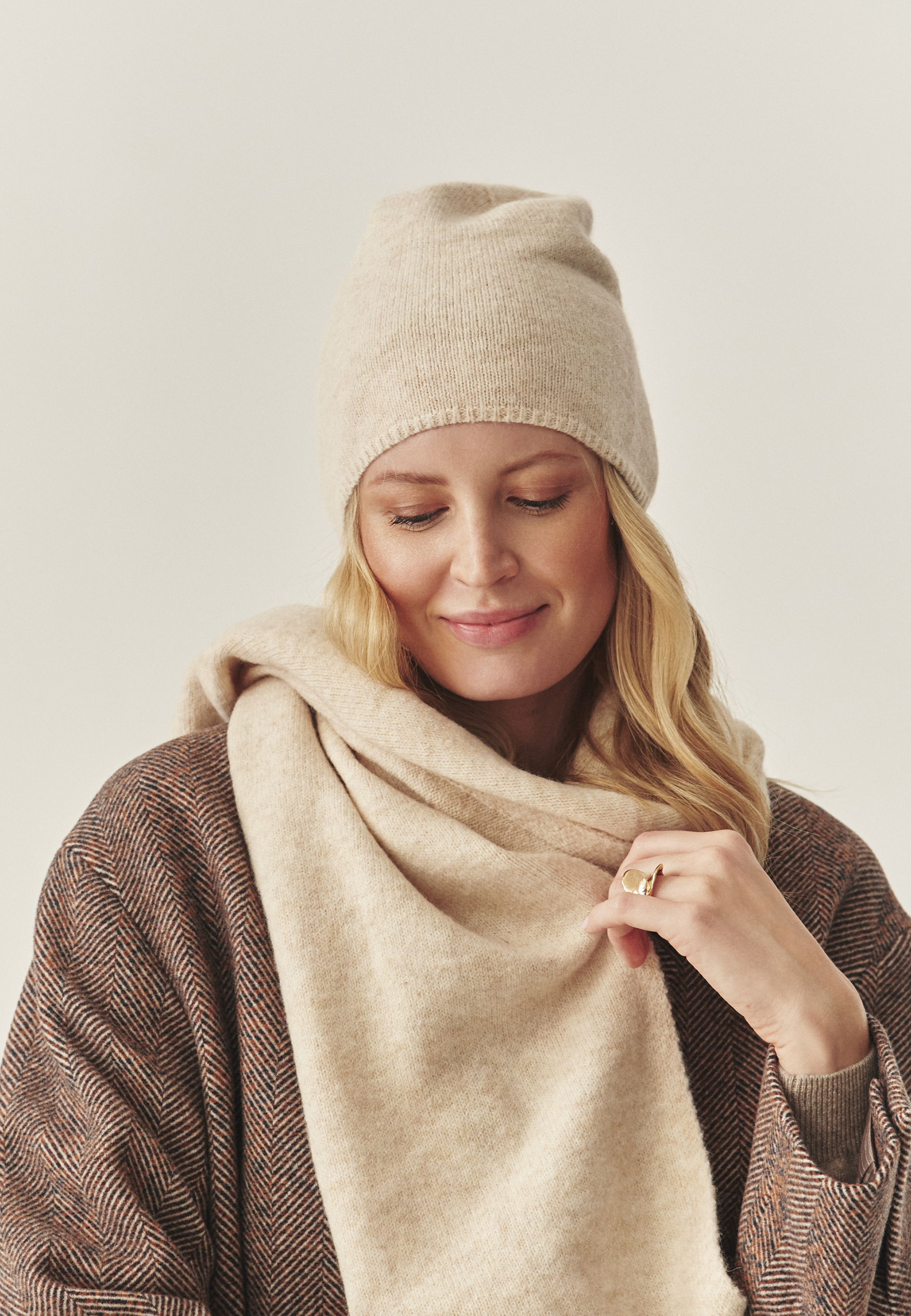 ŠÁLA S PŘÍMĚSÍ VLNY – ADIVIN ECRU 2