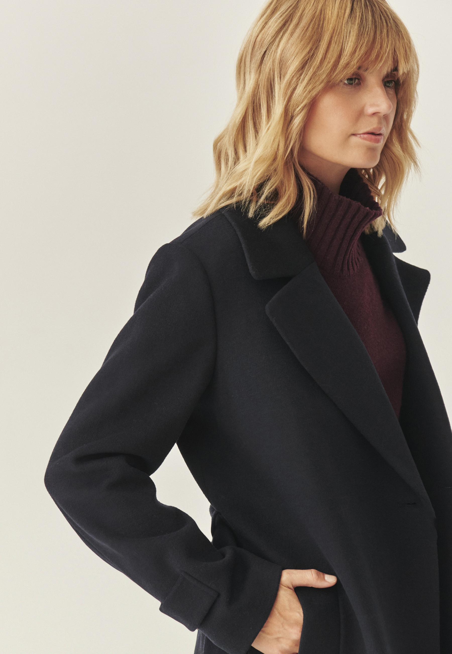 VLNENÝ KABÁT S OPASKOM - SIDE NÁMORNÍCKA MODRÁ 2