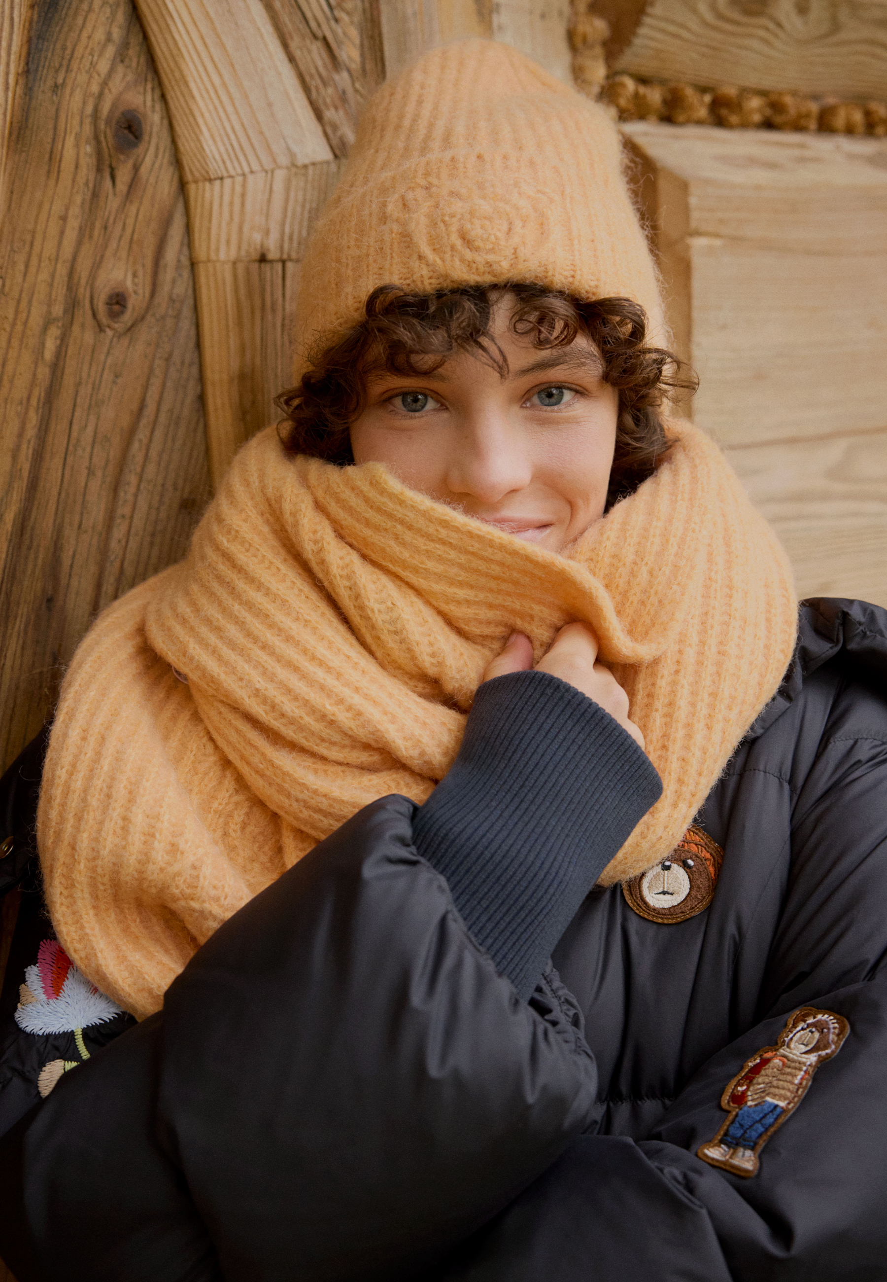 KLASICKÝ ŠÁL S MOTIVEM MEDVĚDA USZATEK - NERONA 2 ORANŽOVÁ 2