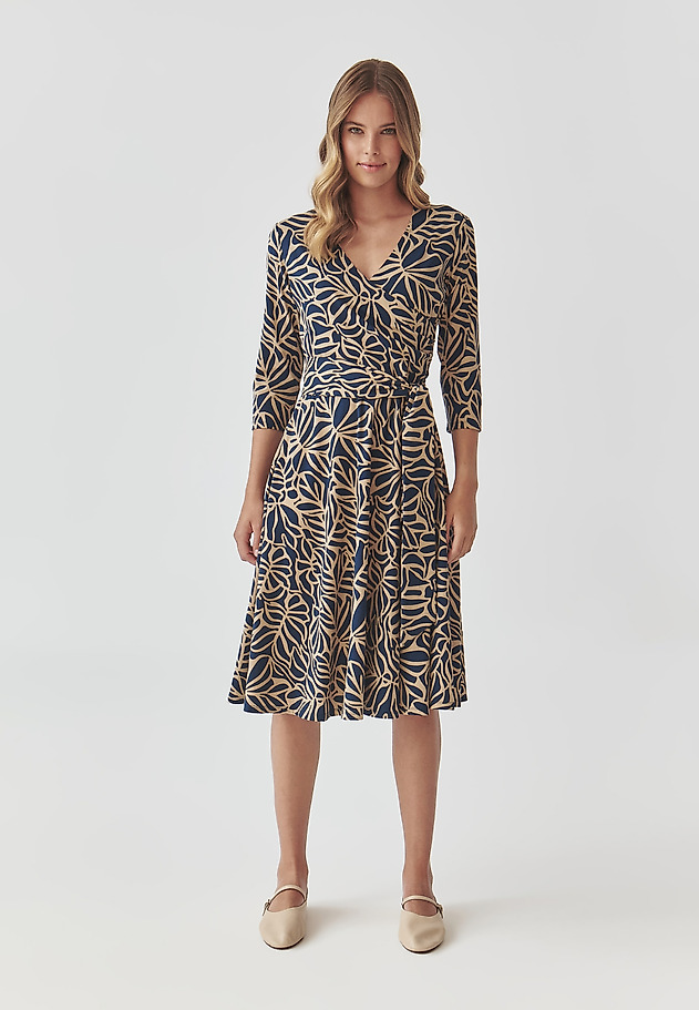 LADIES’ PATTERNED DRESS WITH A V-SHAPED NECKLINE - IGA 1 LADIES’ PATTERNED DRESS WITH A V-SHAPED NECKLINE - IGA 1 MULTICOLOR 2