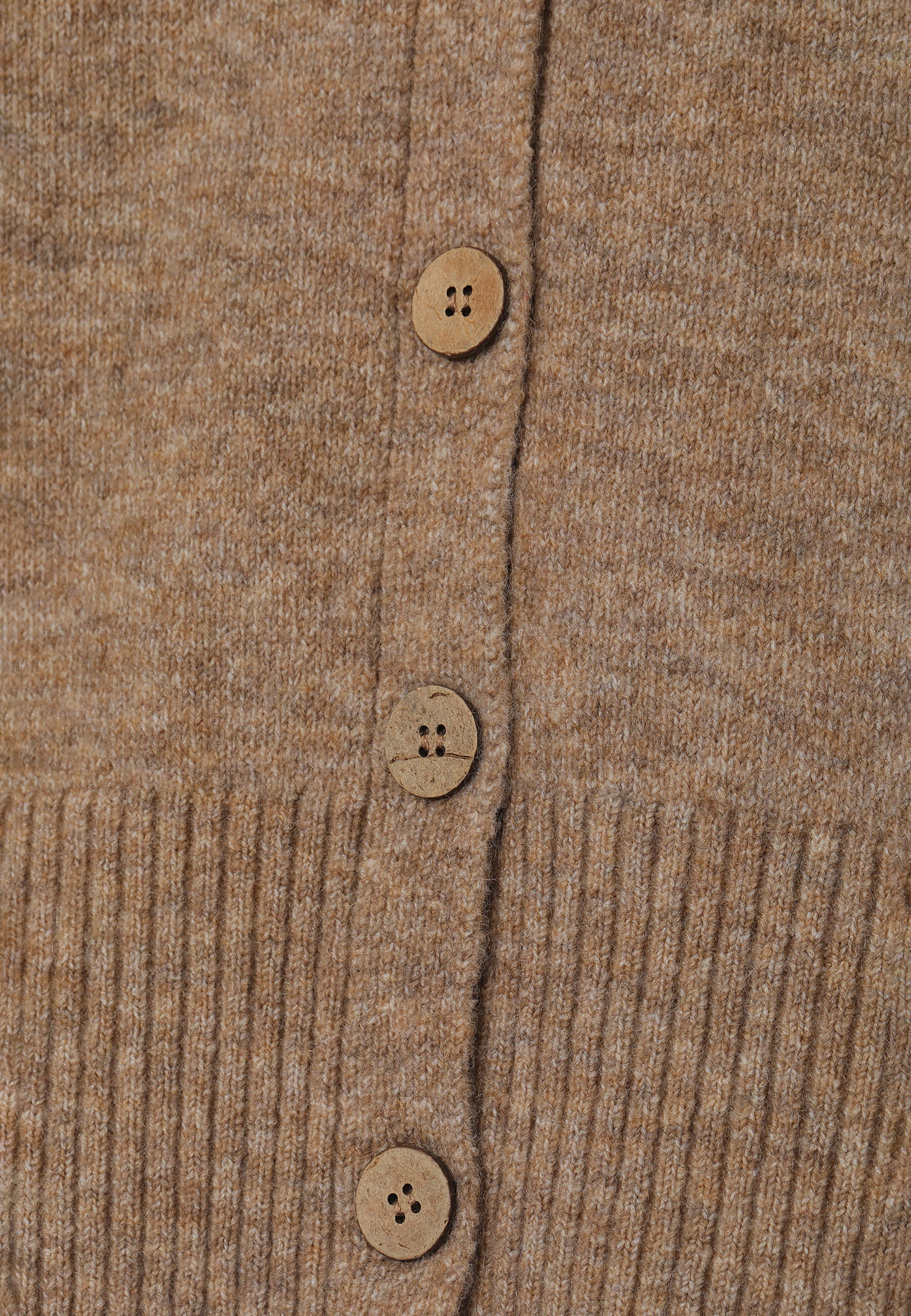 DÁMSKY SVETER S GOMBÍKMI A VÝSTRIHOM V TVARE V OKORO