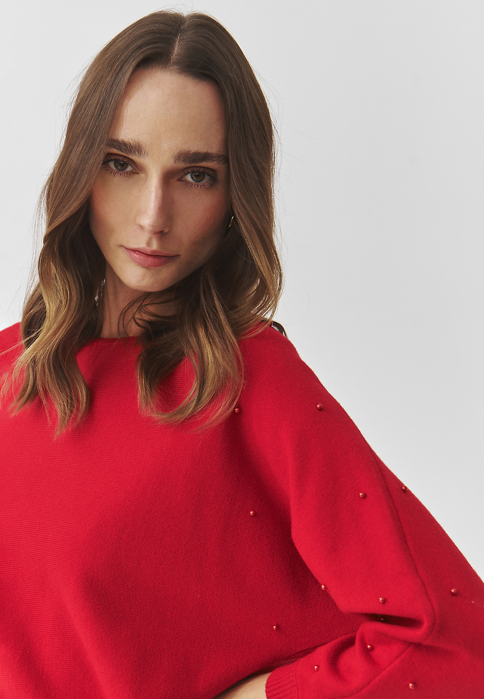 HÖLGYEK KARDIGÁN DÍSZGOLYÓKKAL — PERLO HÖLGYEK KARDIGÁN DÍSZGOLYÓKKAL — PERLO PIROS 102839