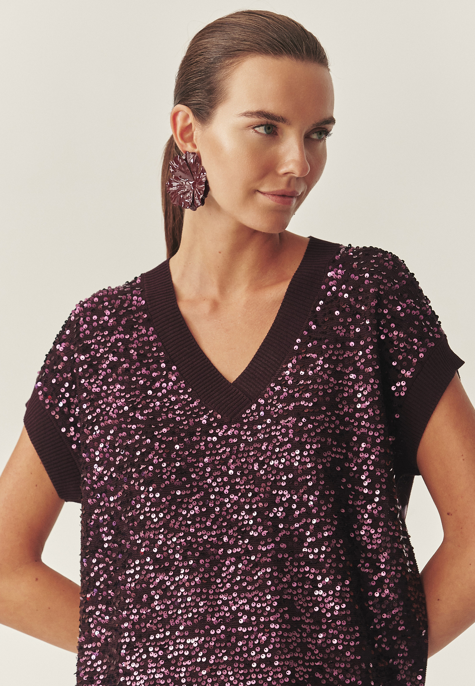 STYLOWY SWETER Z CEKINOWYMI APLIKACJAMI - ICOMA STYLOWY SWETER Z CEKINOWYMI APLIKACJAMI - ICOMA CZERWONY 118316