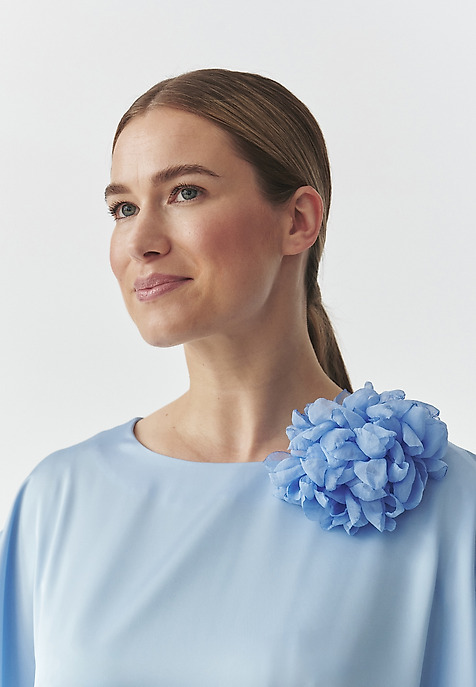 WOVEN FLOWER BROCHURE — FLOWI 4 BLUE 2