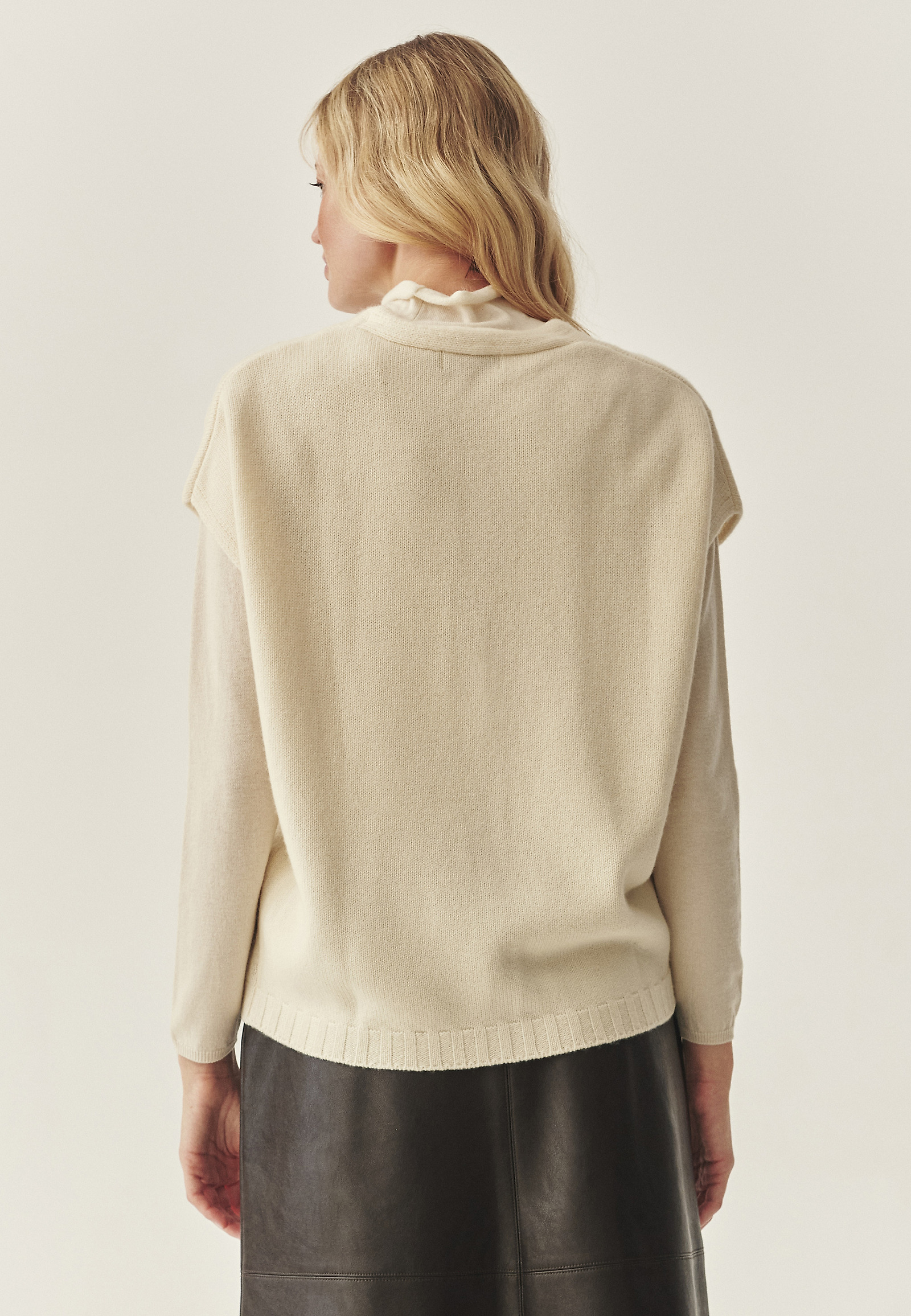 WOOL VEST WITH A BOXY CUT - GINA WOOL VEST WITH A BOXY CUT - GINA BEIGE 117400