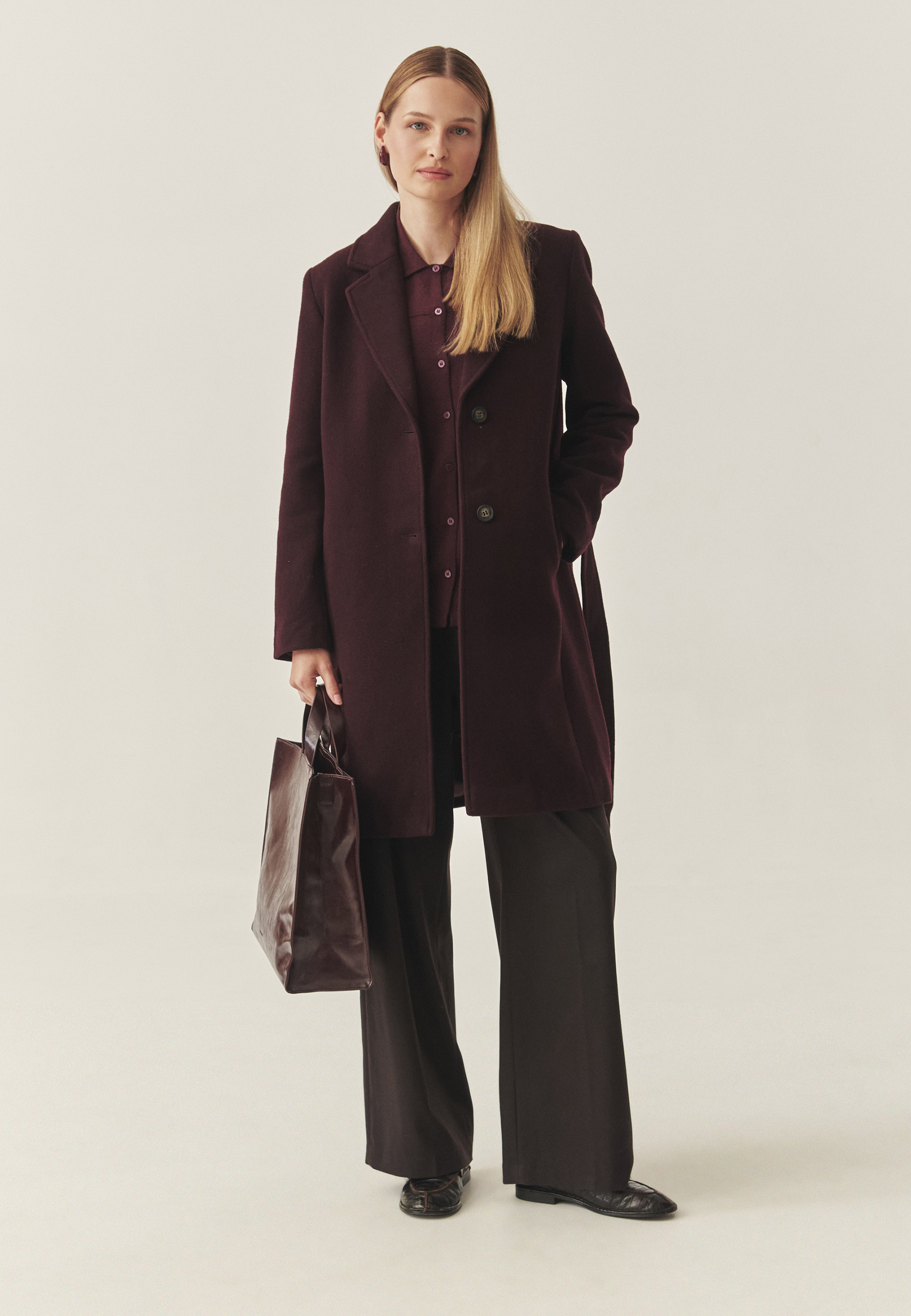 DAMSKI PLAŠČ IZ BLAGA S PASOM - NITIKA