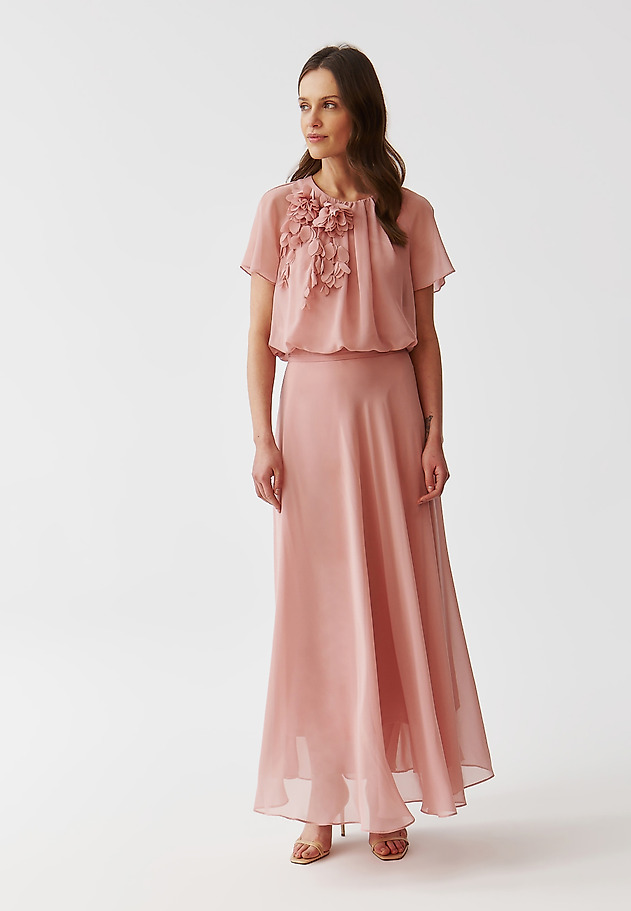 LADIES’ LONG DRESS WITH FLORAL APPLICATION - ROZA LADIES’ LONG DRESS WITH FLORAL APPLICATION - ROZA RÓŻOWY 1