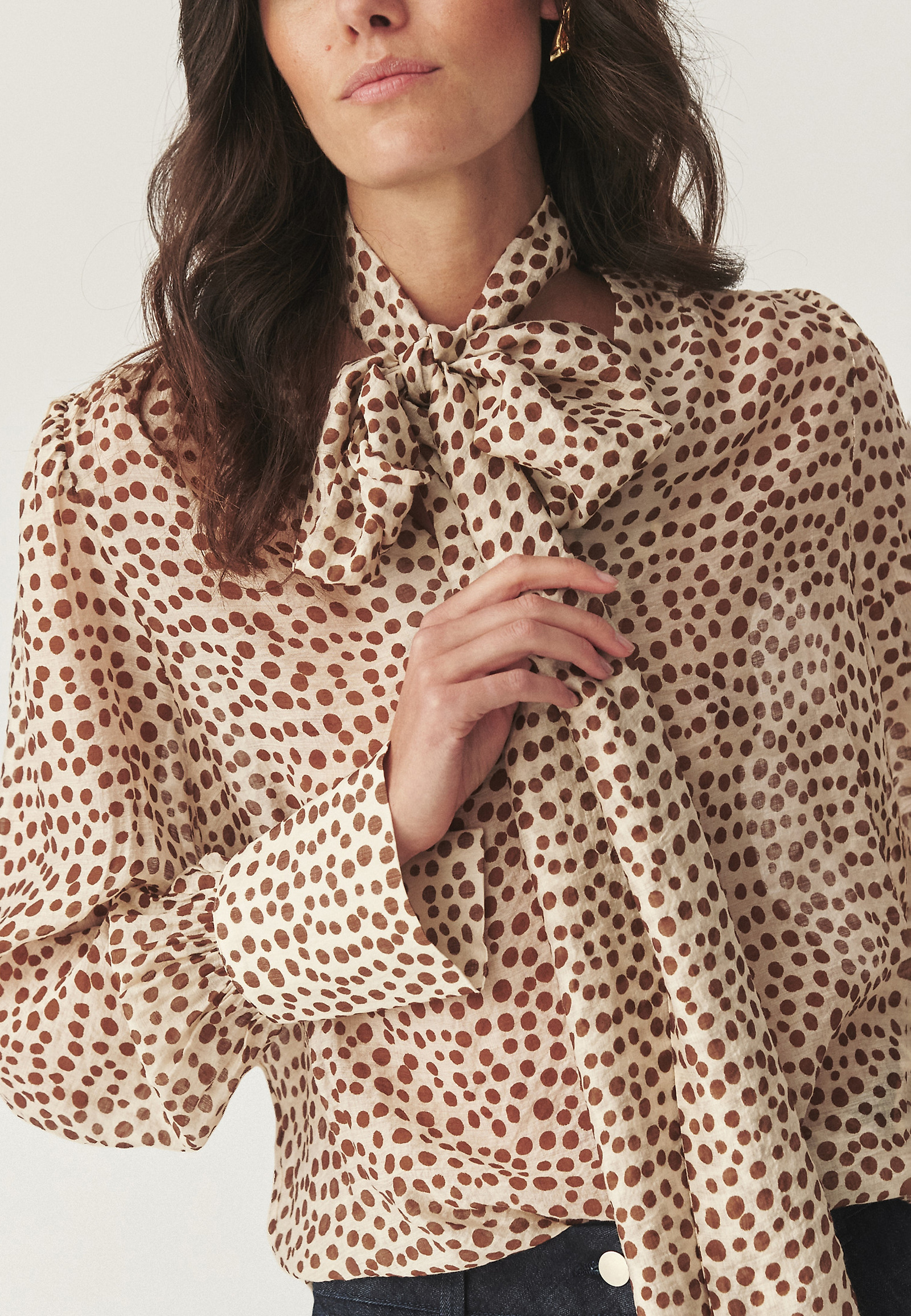 VZOROVANÁ BLÚZKA S OZDOBNÝM VIAZANÍM - SONRI VZOROVANÁ BLÚZKA S OZDOBNÝM VIAZANÍM - SONRI VIACFAREBNÝ 113622