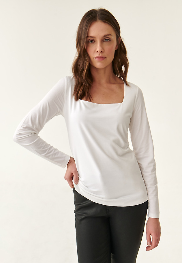LADIES' BLOUSE WITH DIAMOND NECKLINE NOKA LADIES' BLOUSE WITH DIAMOND NECKLINE NOKA ECRU 1