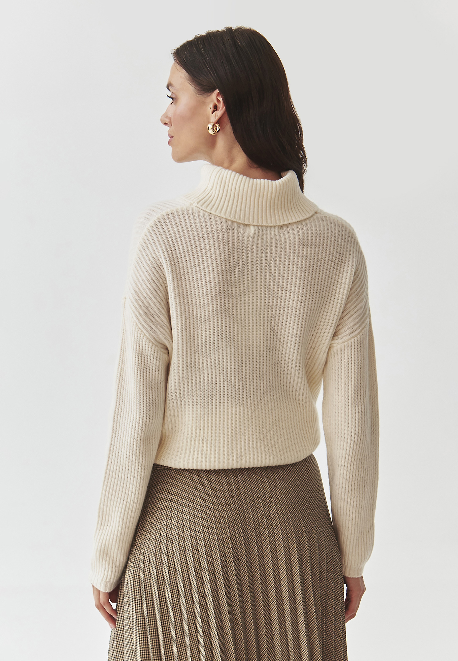 KLASYCZNY DAMSKI SWETER Z GOLFEM Z WEŁNY MERINO — BLANCHE KLASYCZNY DAMSKI SWETER Z GOLFEM Z WEŁNY MERINO — BLANCHE ECRU 101662