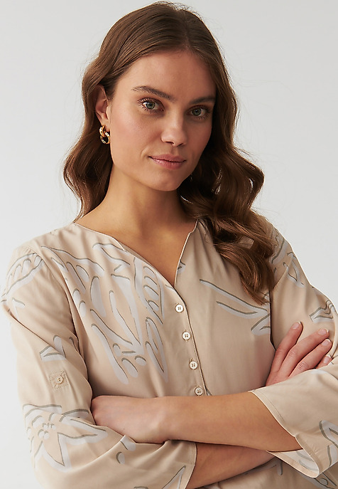 DÁMSKÁ VISKÓZOVÁ KVĚTOVANÁ HALENKA - ISOLA 1 DÁMSKÁ VISKÓZOVÁ KVĚTOVANÁ HALENKA - ISOLA 1