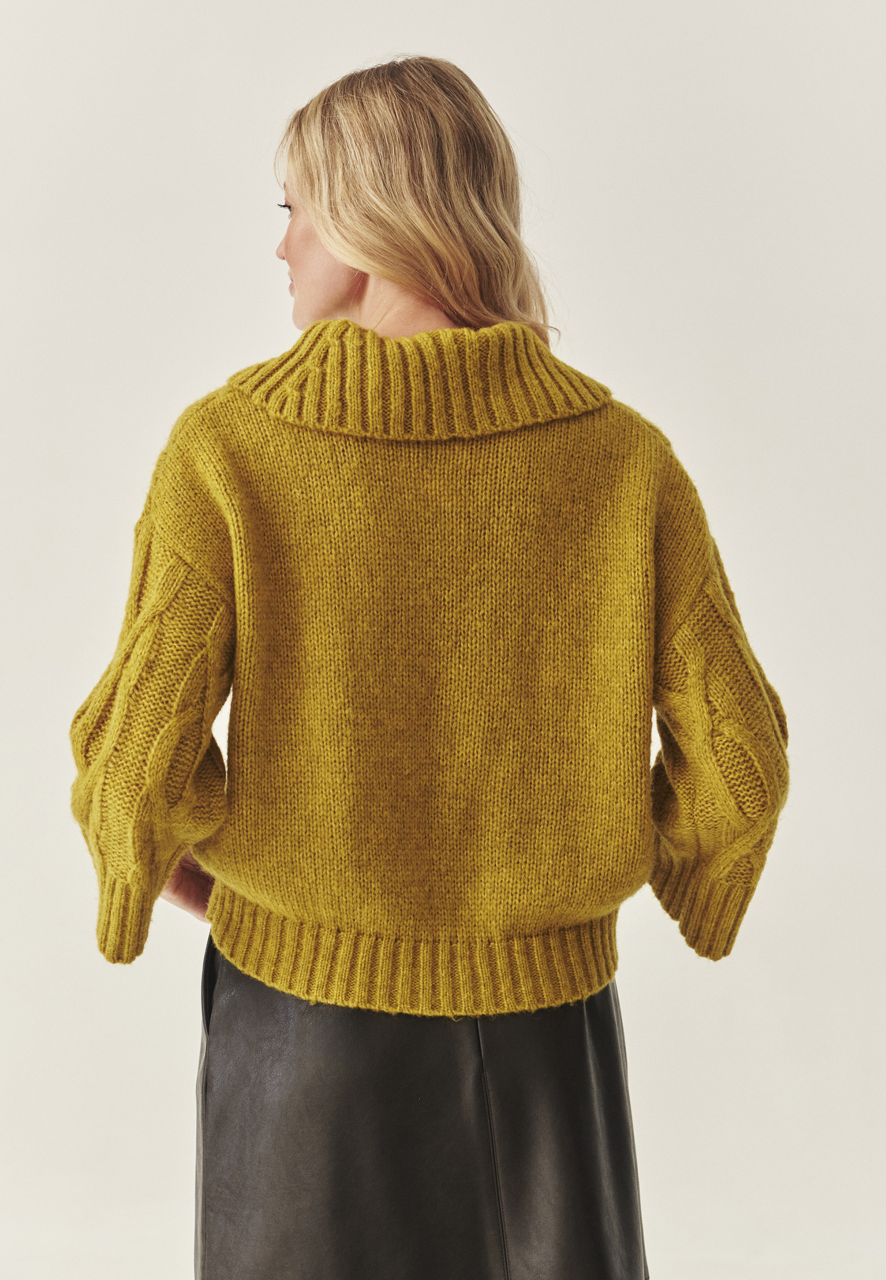 OHLAPEN PULOVER Z VOLNO IN MOHERJEM - SERVA ZELENA 2