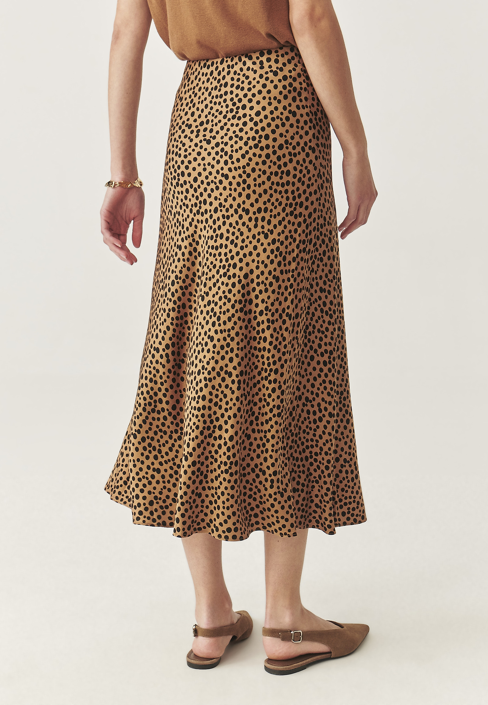 VZOROVANÁ SATÉNOVÁ MIDI SUKŇA - SATINI 1 VZOROVANÁ SATÉNOVÁ MIDI SUKŇA - SATINI 1 VIACFAREBNÝ 113902