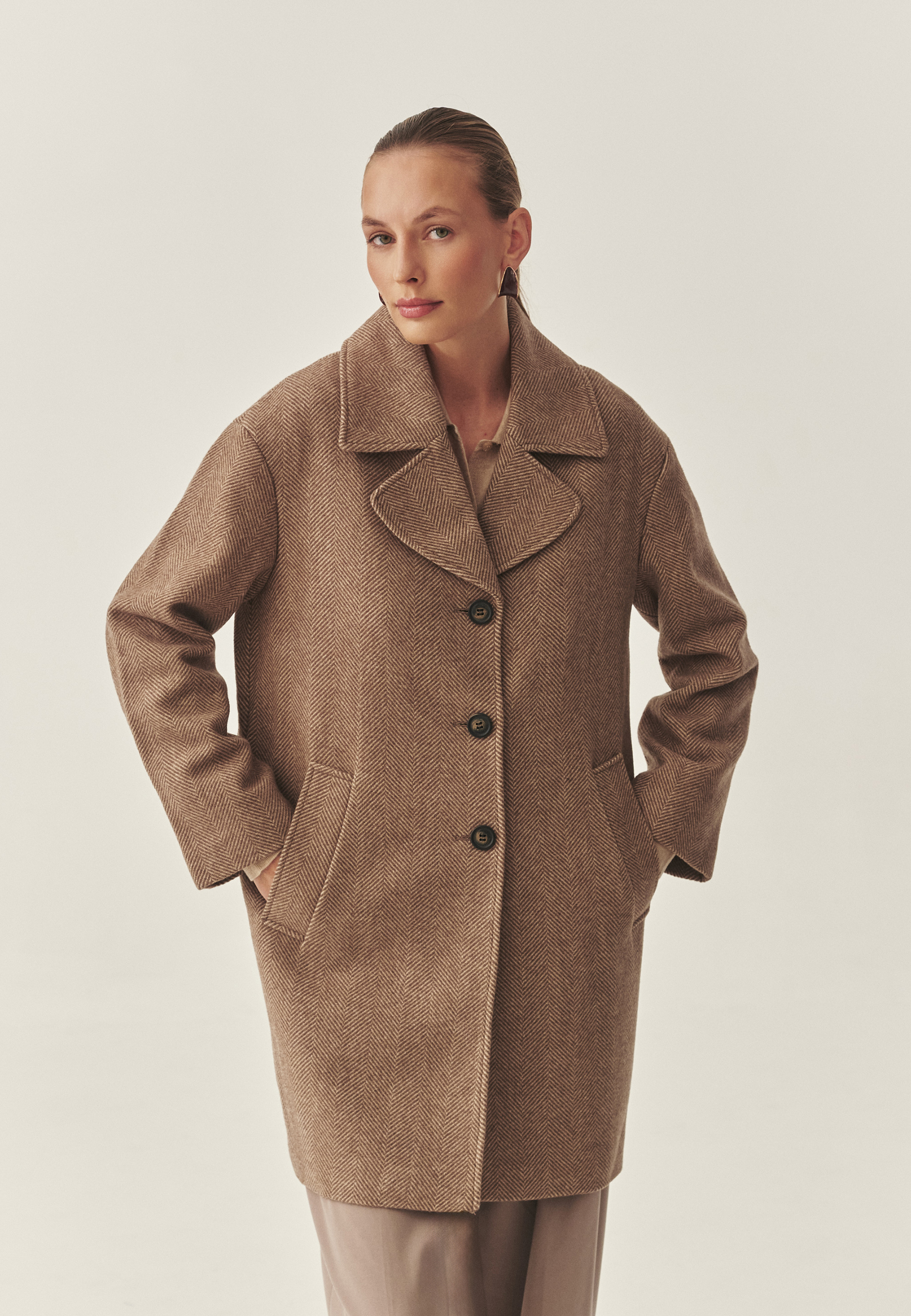 PALTON DE DAMĂ, DIN ȚESĂTURĂ ÎN SPIC — SEWRO BEJ 2