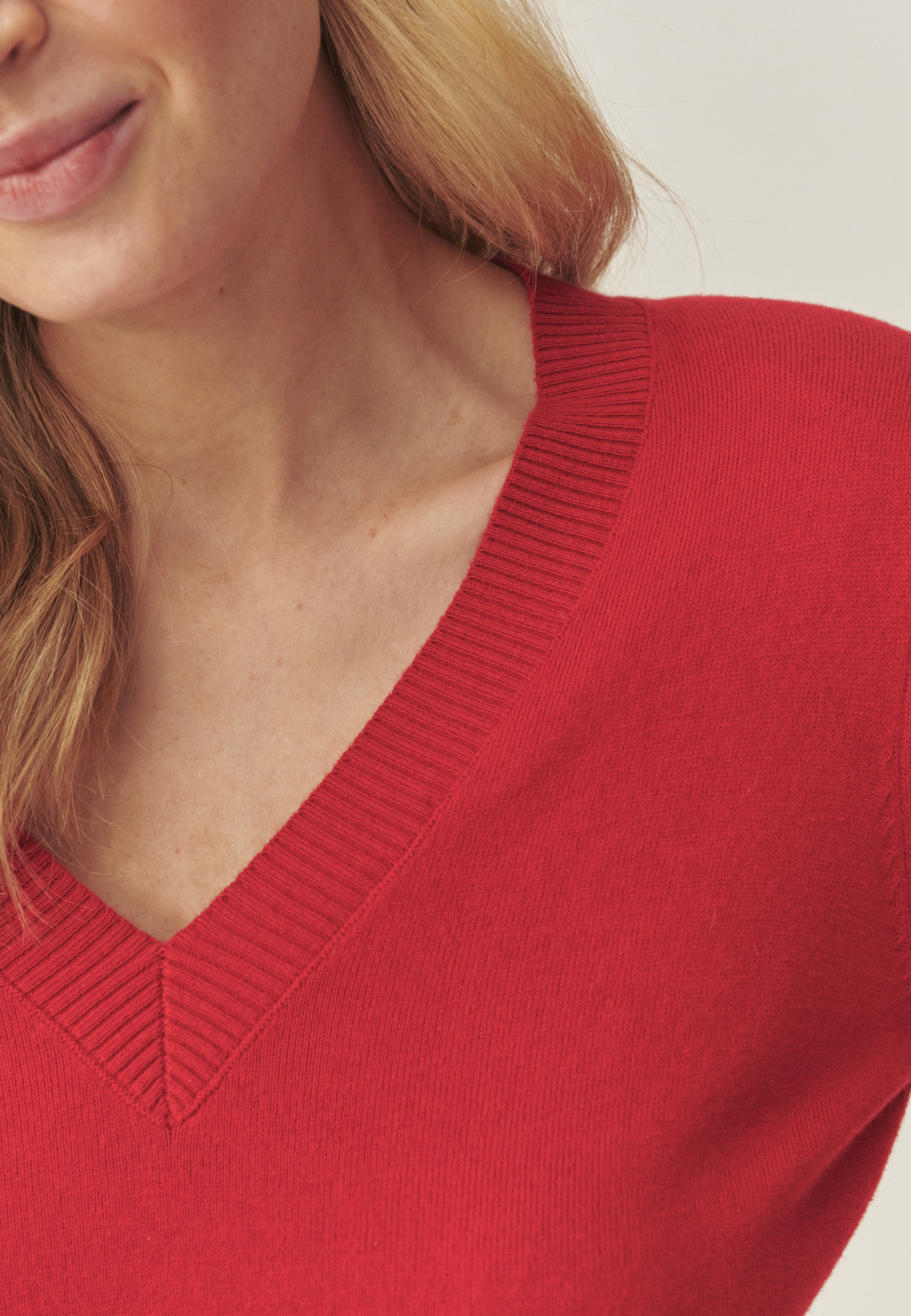 PRILEGAJOČA SE MIDI OBLEKA IZ PREJE - JASMINE RDEČA 2