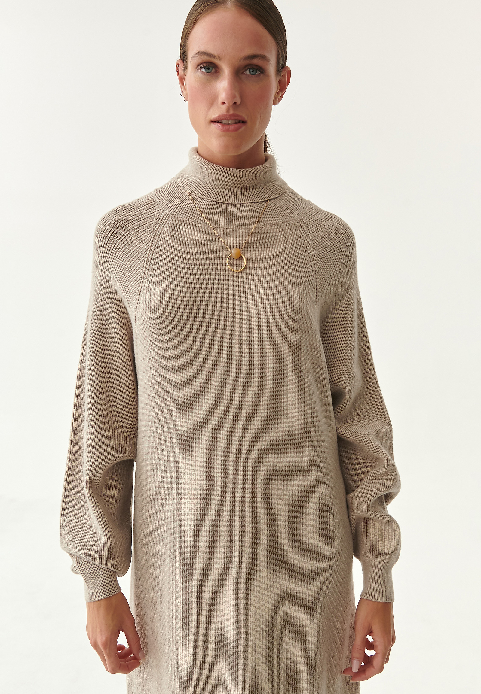 DZIANINOWA SUKIENKA OVERSIZE RONESI DZIANINOWA SUKIENKA OVERSIZE RONESI BEŻOWY 84703