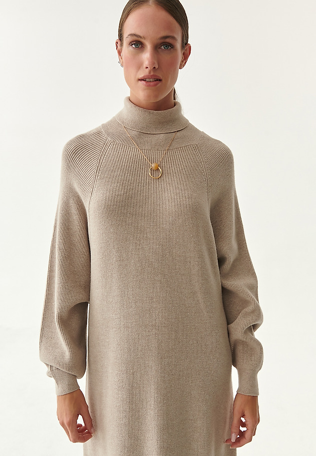 DZIANINOWA SUKIENKA OVERSIZE RONESI DZIANINOWA SUKIENKA OVERSIZE RONESI BEŻOWY 1