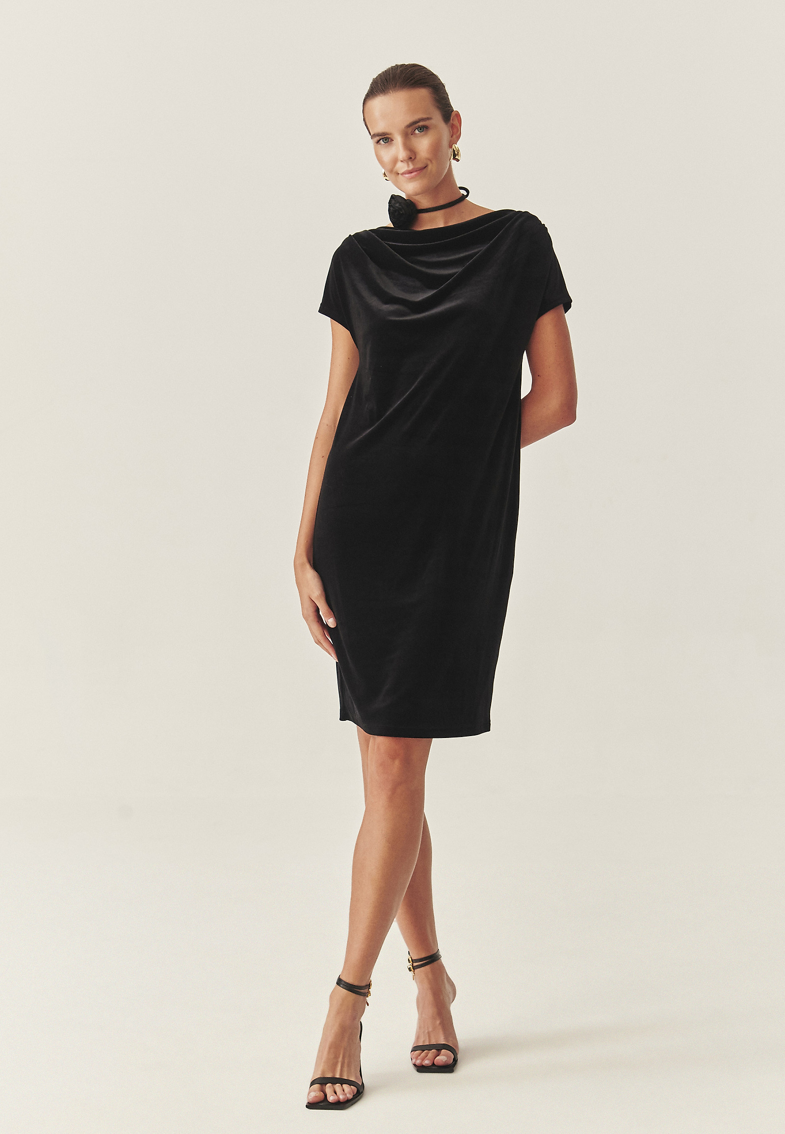 VELOUR DRESS WITH FLORAL DECORATIVE ELEMENT - MIRATI VELOUR DRESS WITH FLORAL DECORATIVE ELEMENT - MIRATI BLACK 118453