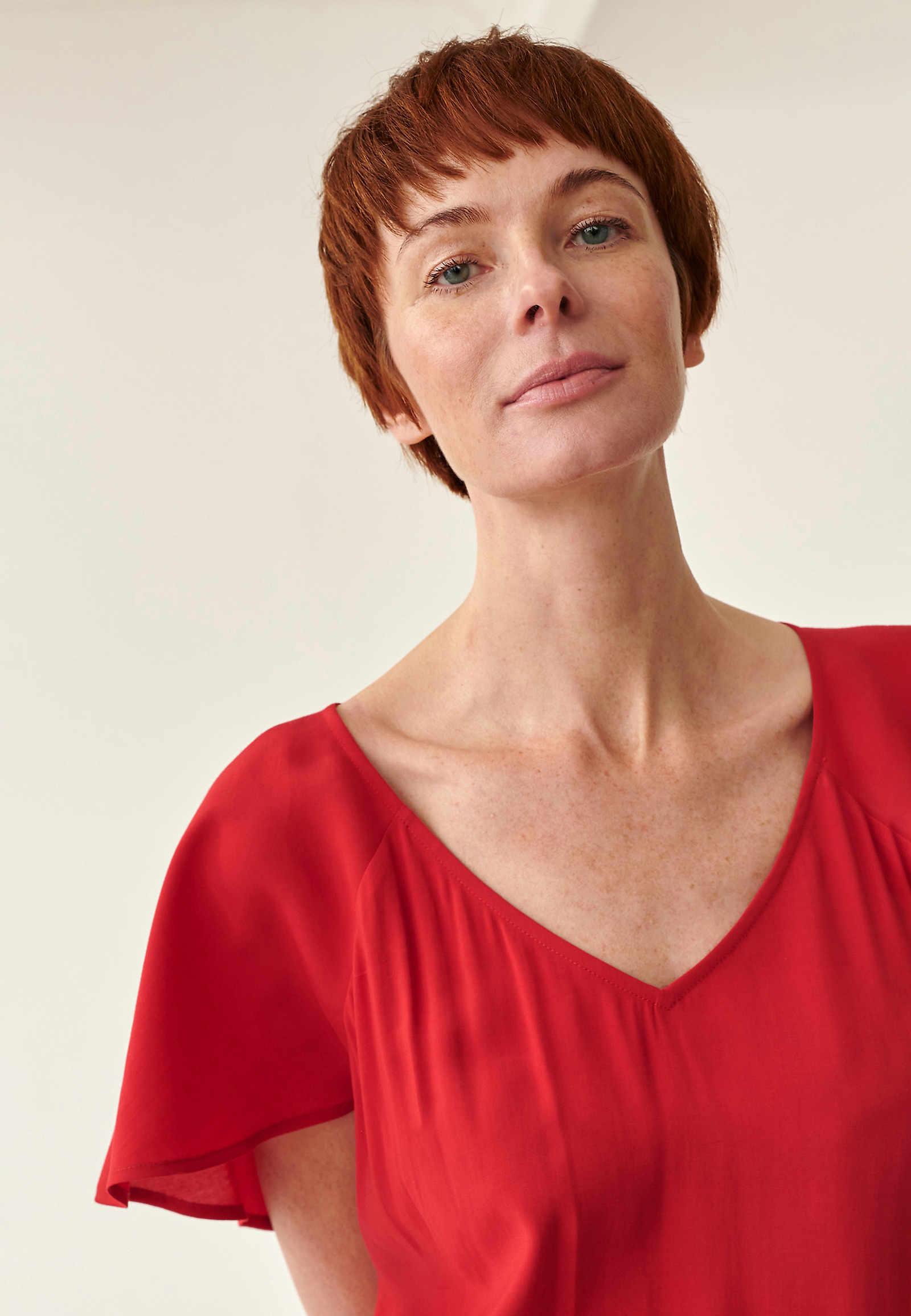 CZERWONA SUKIENKA MIDI OSTA CZERWONA SUKIENKA MIDI OSTA CZERWONY 80016