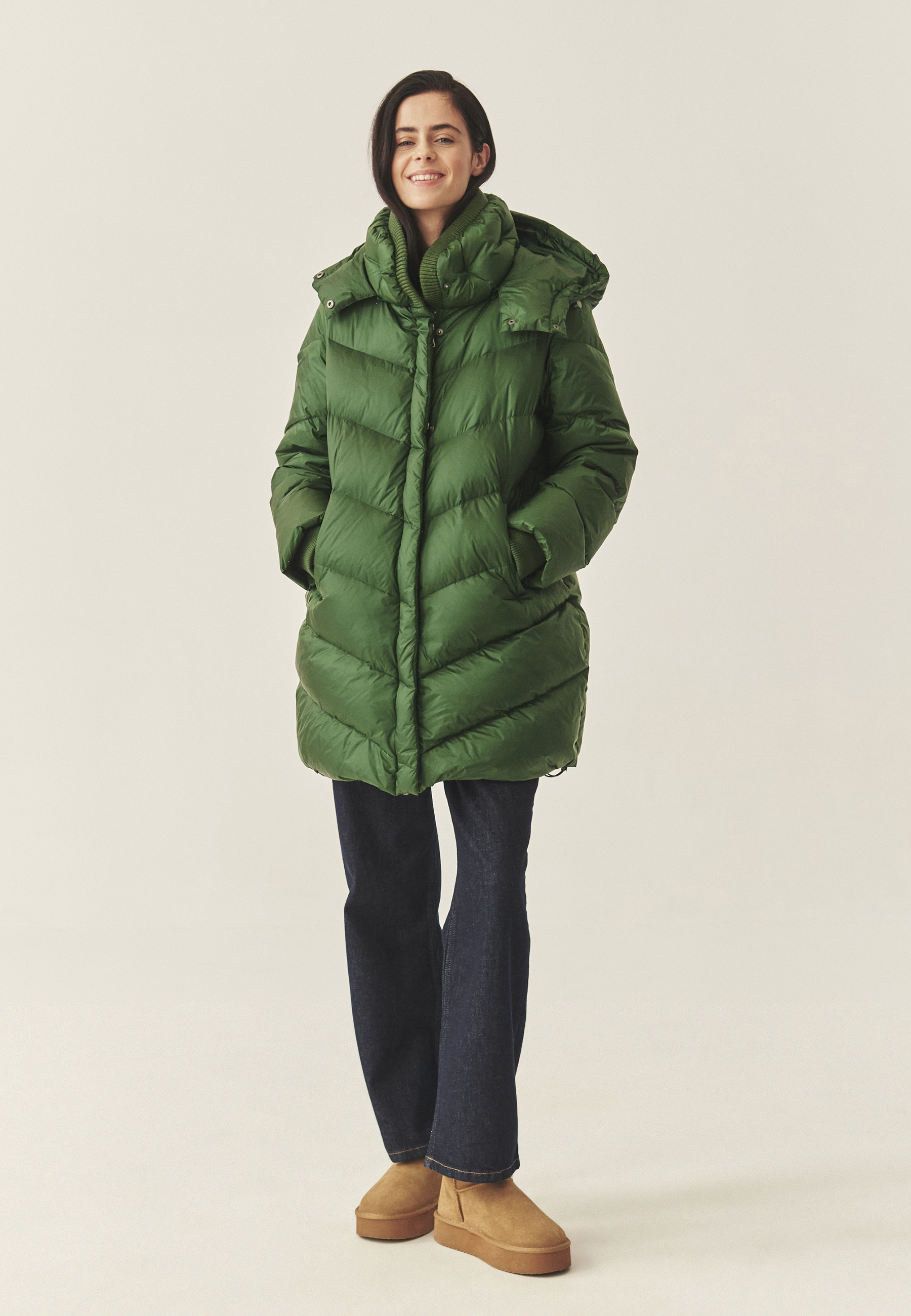 PÉŘOVÁ BUNDA S KAPUCÍ – DAGAMARI ZELENÁ 2