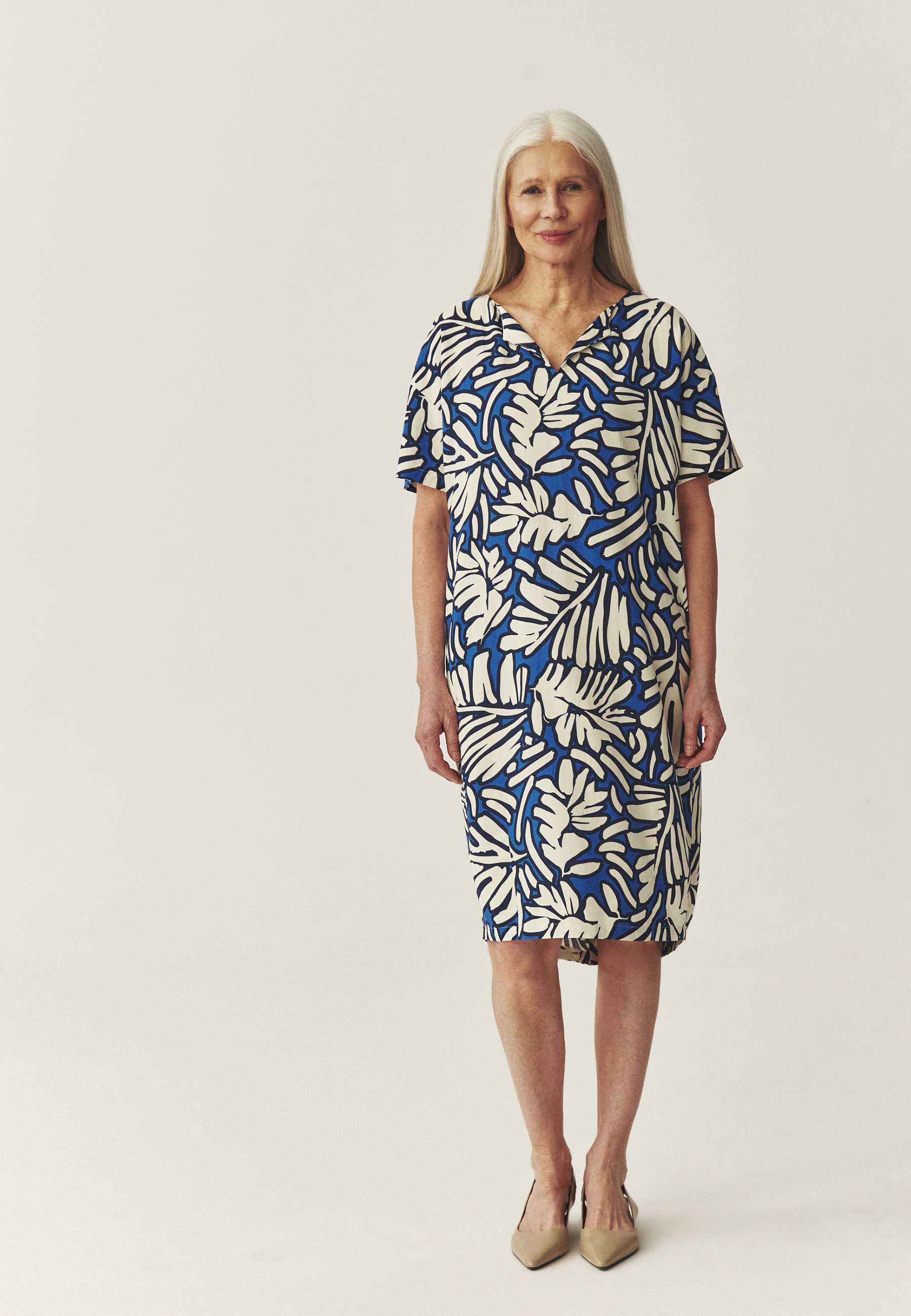 VOLNÉ ŠATY S ORIGINÁLNÍM VZOREM – OWERA 1