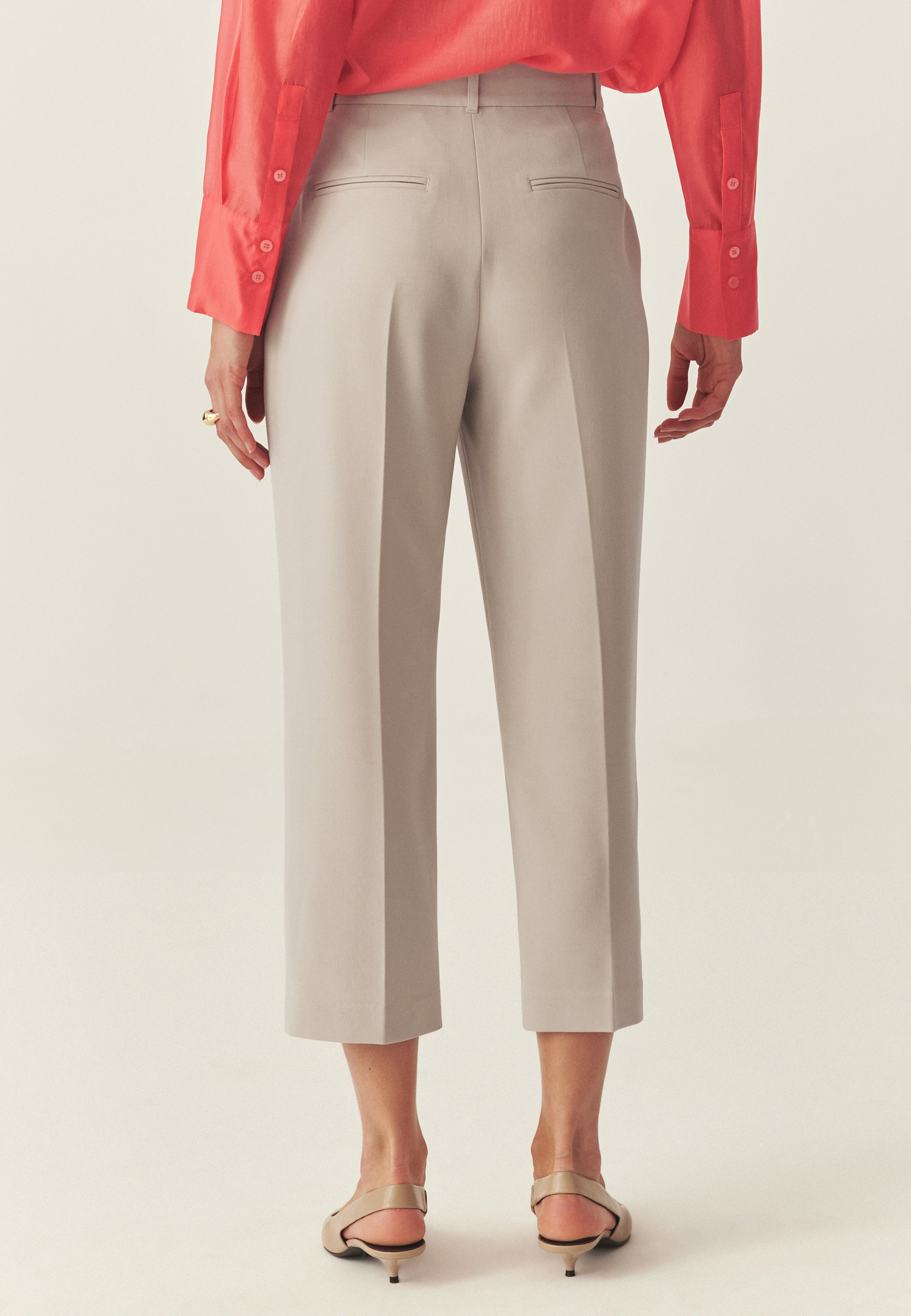 KOSTÝMOVÉ KALHOTY PO KOTNÍKY – SEK BÉŽOVÁ 2