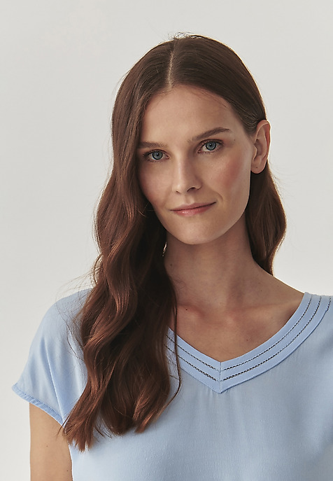 LADIES’ BLOUSE WITH A DECORATIVE NECKLINE - MORO BLUE 2