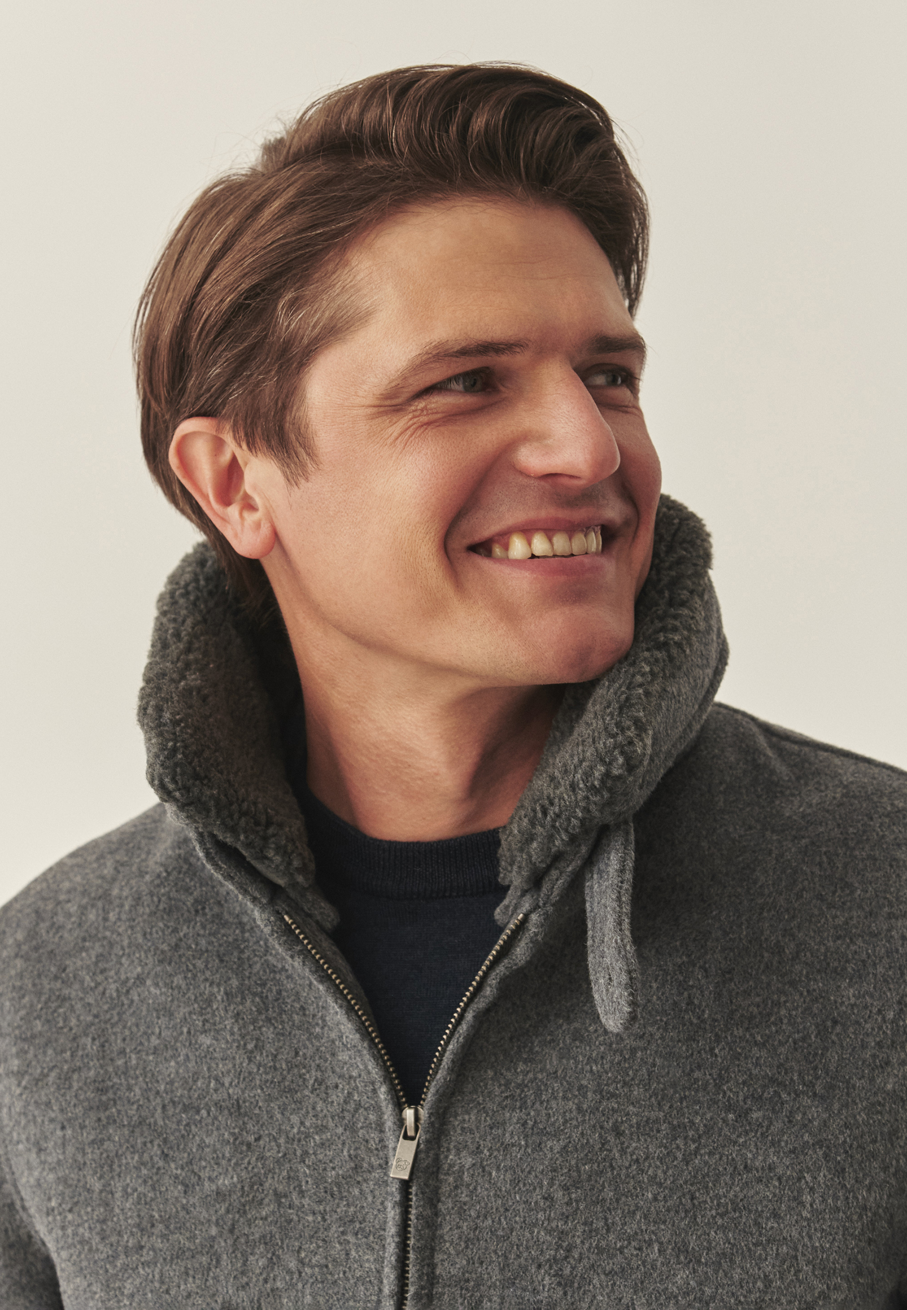 TKANINOWA KURTKA MĘSKA ZE STÓJKĄ I DUŻYMI KIESZENIAMI — MILES SZARY 2