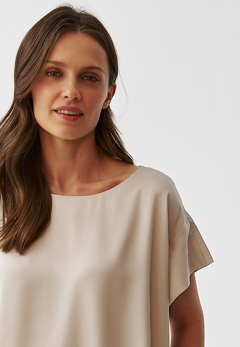 SATYNOWA BLUZKA DAMSKA O KROJU OVERSIZE - IRMINA SATYNOWA BLUZKA DAMSKA O KROJU OVERSIZE - IRMINA
