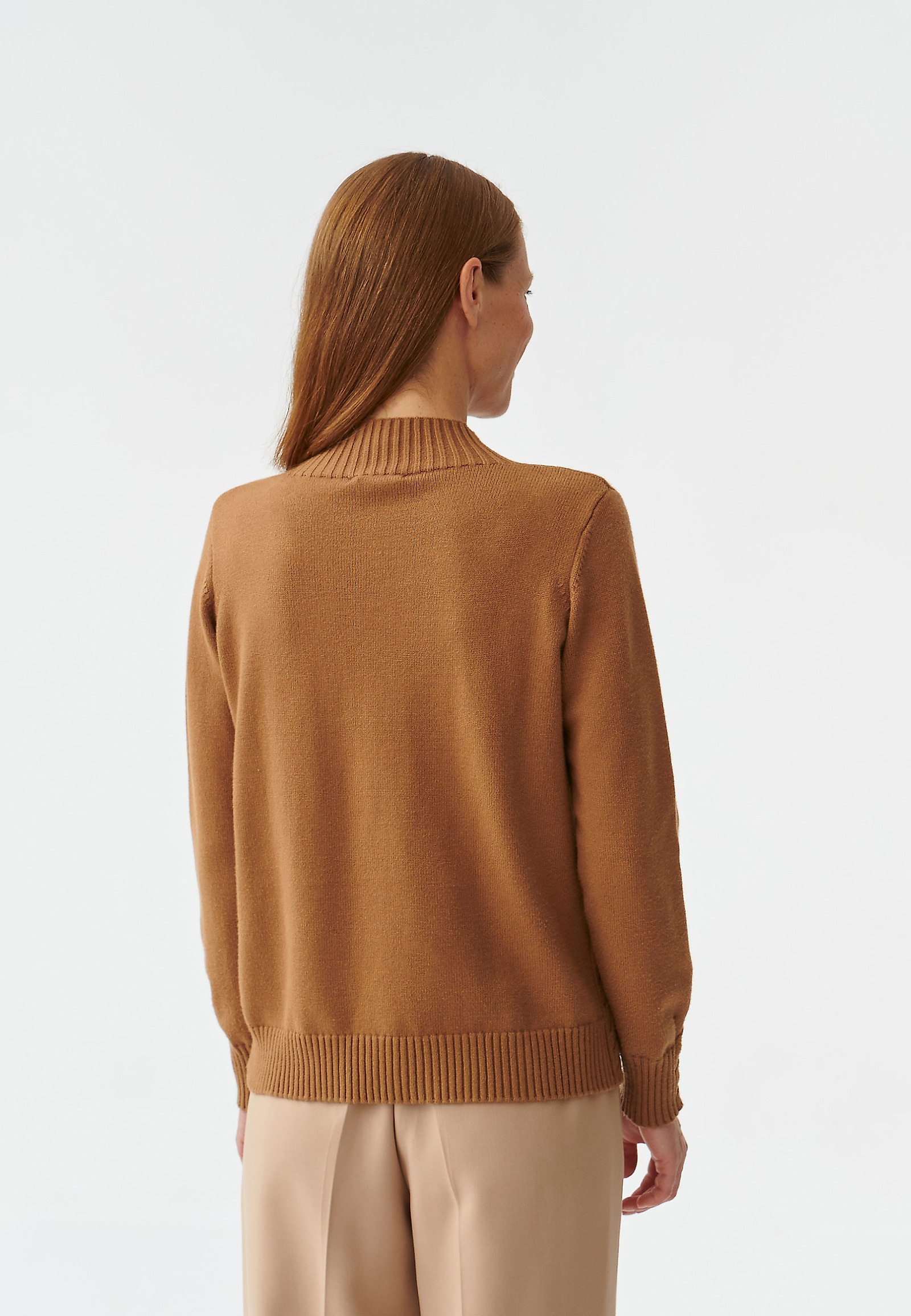 UNIVERZÁLNÍ DÁMSKÝ SVETR S POLOROLÁKEM WARKOMI UNIVERZÁLNÍ DÁMSKÝ SVETR S POLOROLÁKEM WARKOMI BÉŽOVÁ 91051