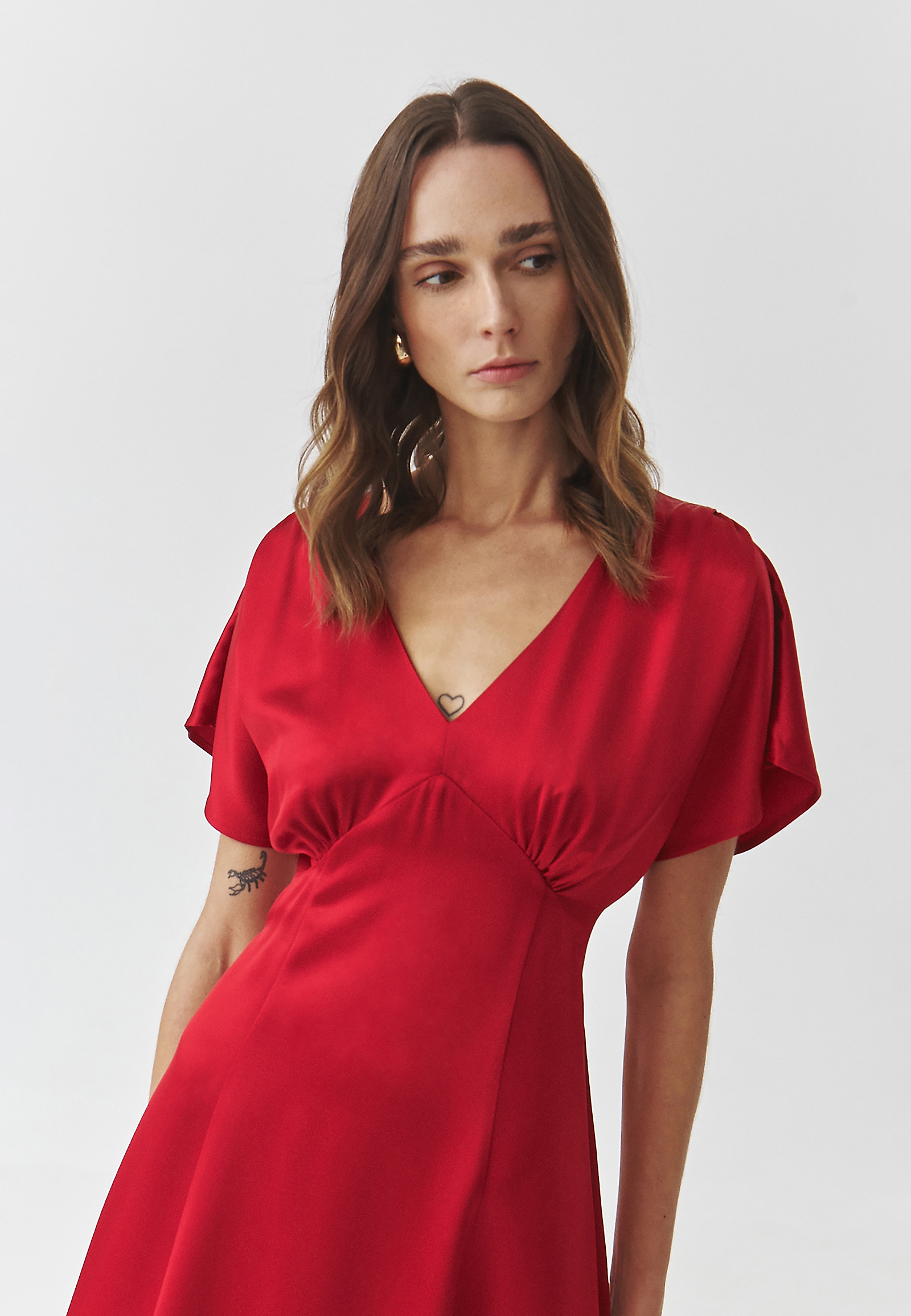 WOVEN SATIN MIDI DRESS — OTESSA WOVEN SATIN MIDI DRESS — OTESSA RED 103044