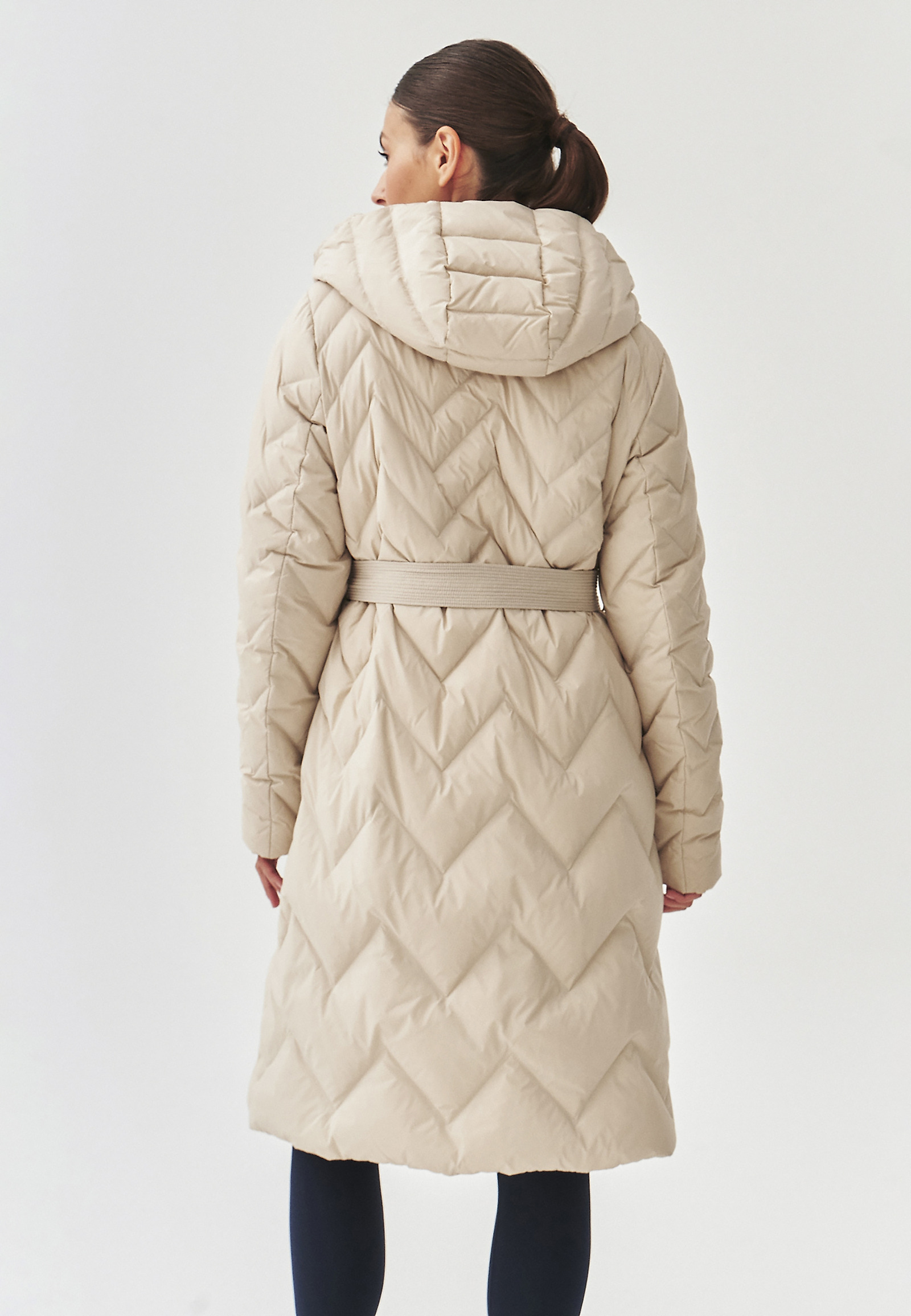 LADIES' PUFF COAT WITH HOOD AND TIE BELT - GAMI LADIES' PUFF COAT WITH HOOD AND TIE BELT - GAMI BEIGE 100758