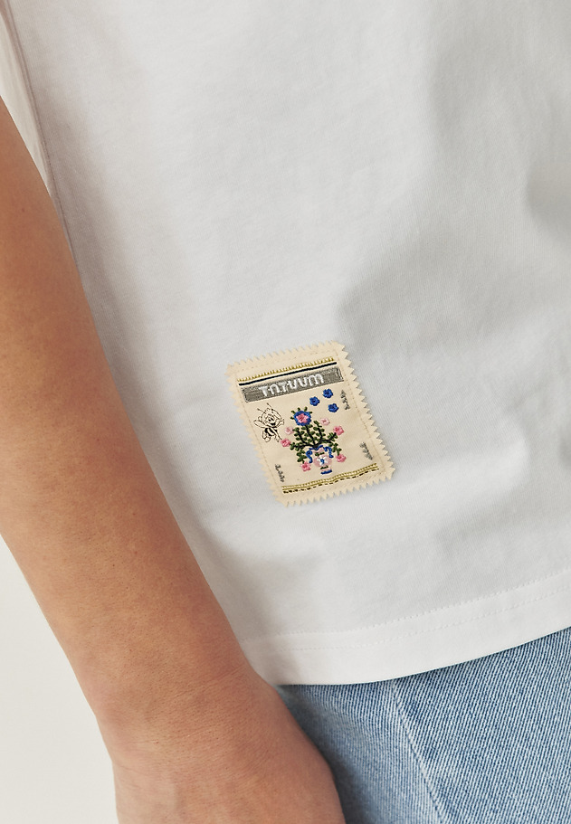 BAWEŁNIANY T-SHIRT Z NADRUKIEM — FEMI 2 BAWEŁNIANY T-SHIRT Z NADRUKIEM — FEMI 2 BIAŁY 4