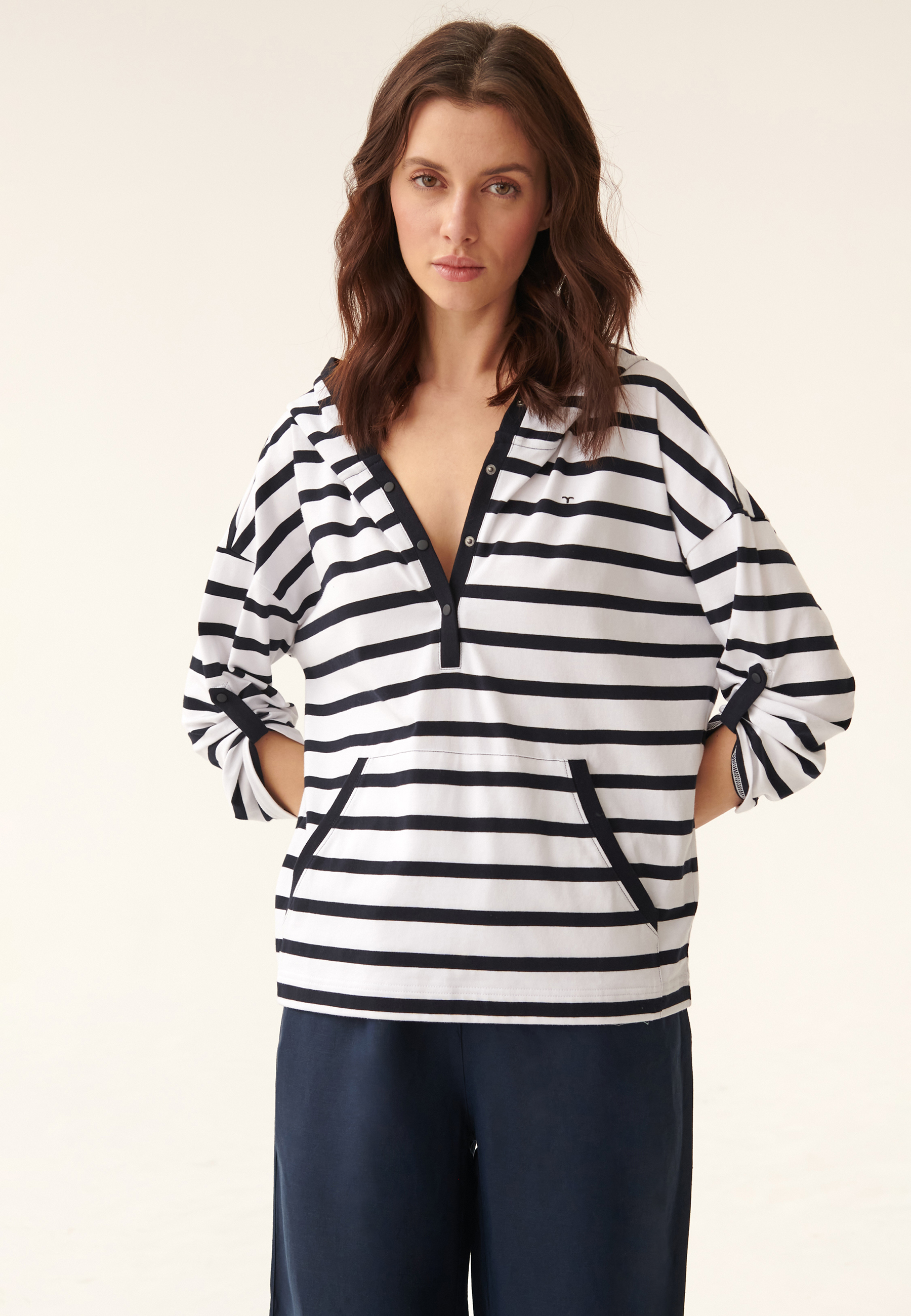 LADIES' STRIPED SWEATSHIRT WITH A HOOD ZINA
