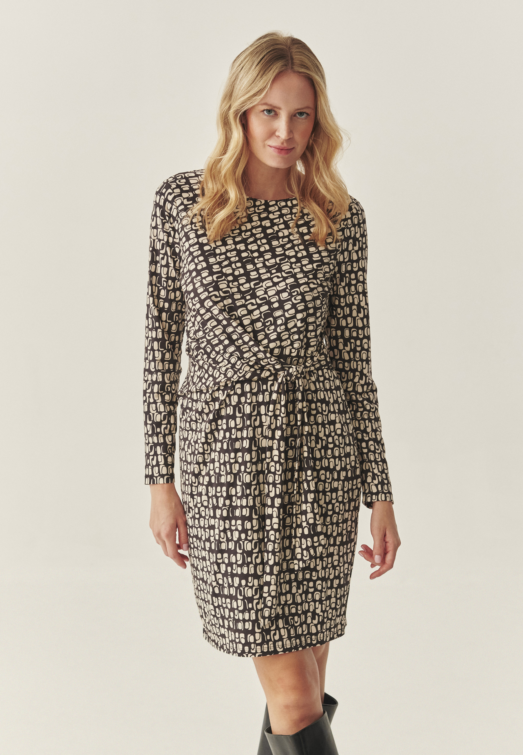 PENCIL OBLEKA Z ORIGINALNIM DIZAJNOM - KILIG VEČBARVNA 2