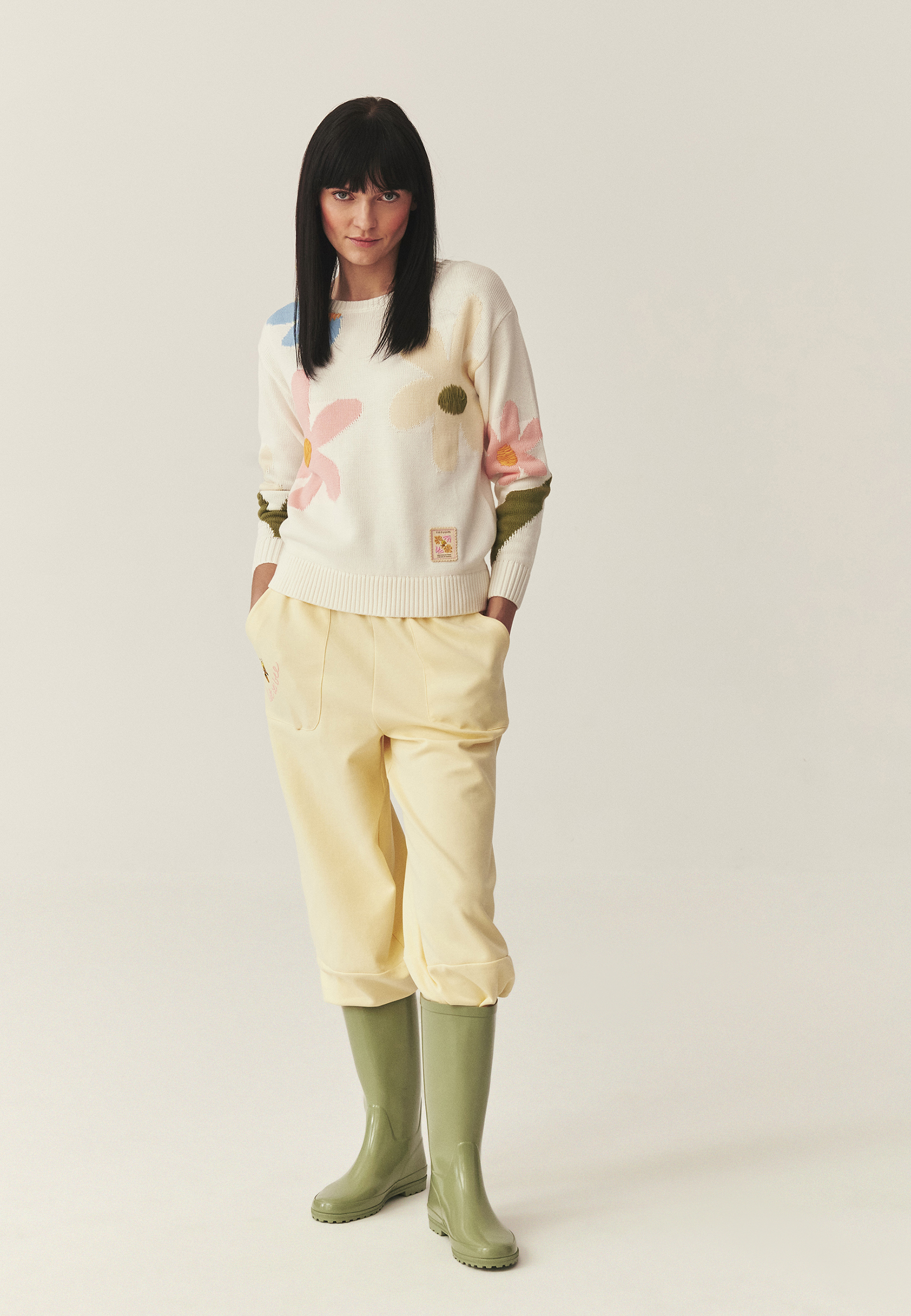 SVETER S JARNOU VÝŠIVKOU – MAY