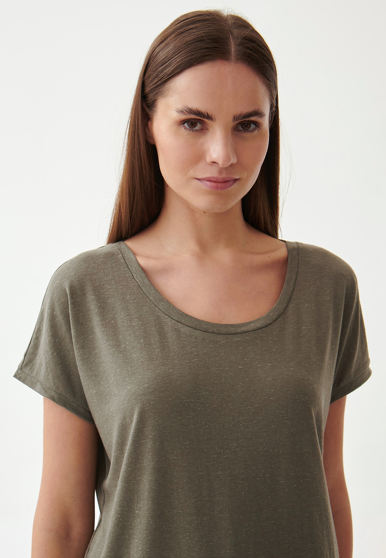 BLUZKA DAMSKA DZIANINOWA Z KRÓTKIM RĘKAWEM DAVIJA BLUZKA DAMSKA DZIANINOWA Z KRÓTKIM RĘKAWEM DAVIJA KHAKI 88921