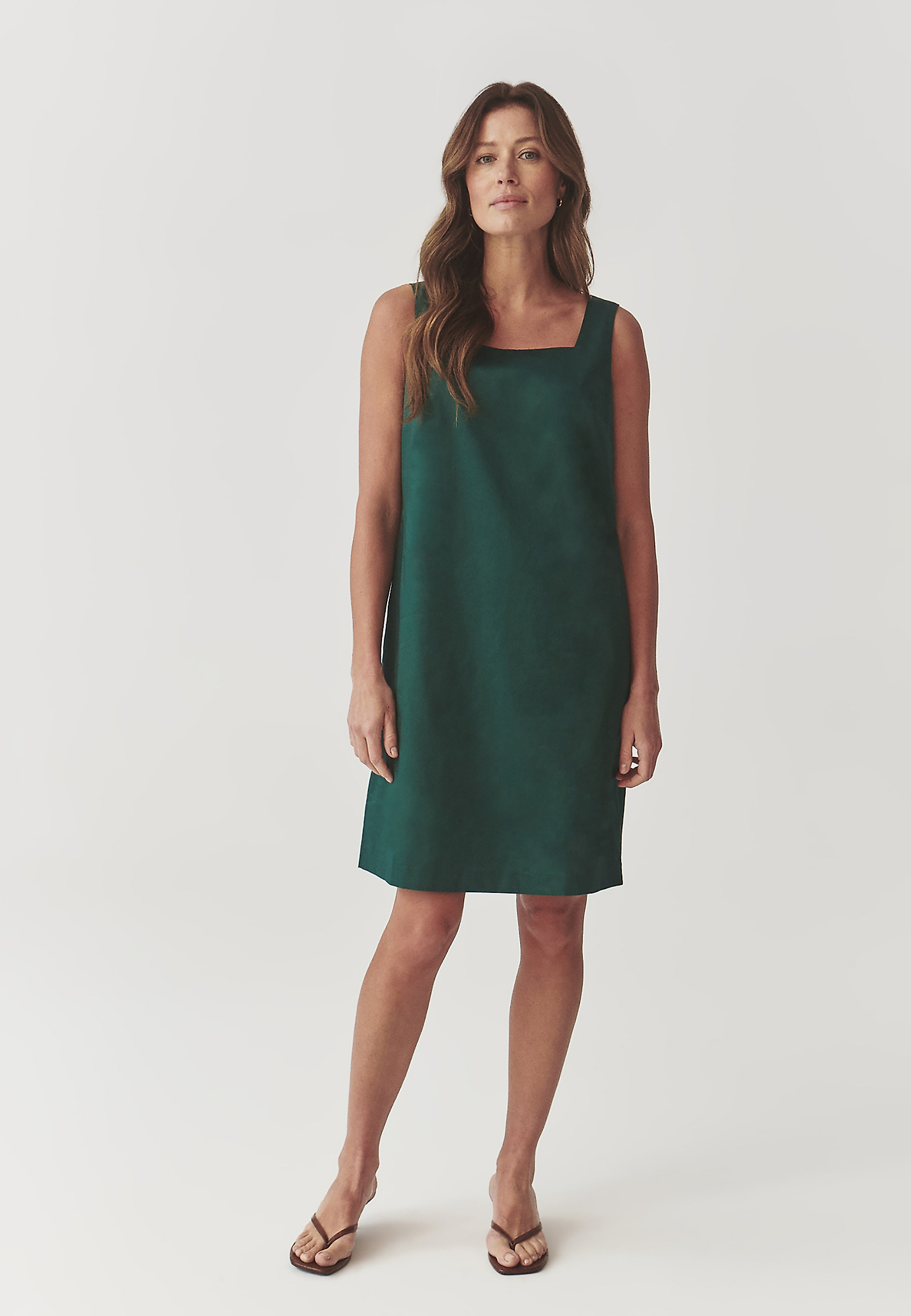 STYLISH LADIES' SLEEVELESS DRESS - ROKNA 1 color GREEN STYLISH LADIES' SLEEVELESS DRESS - ROKNA 1 color GREEN