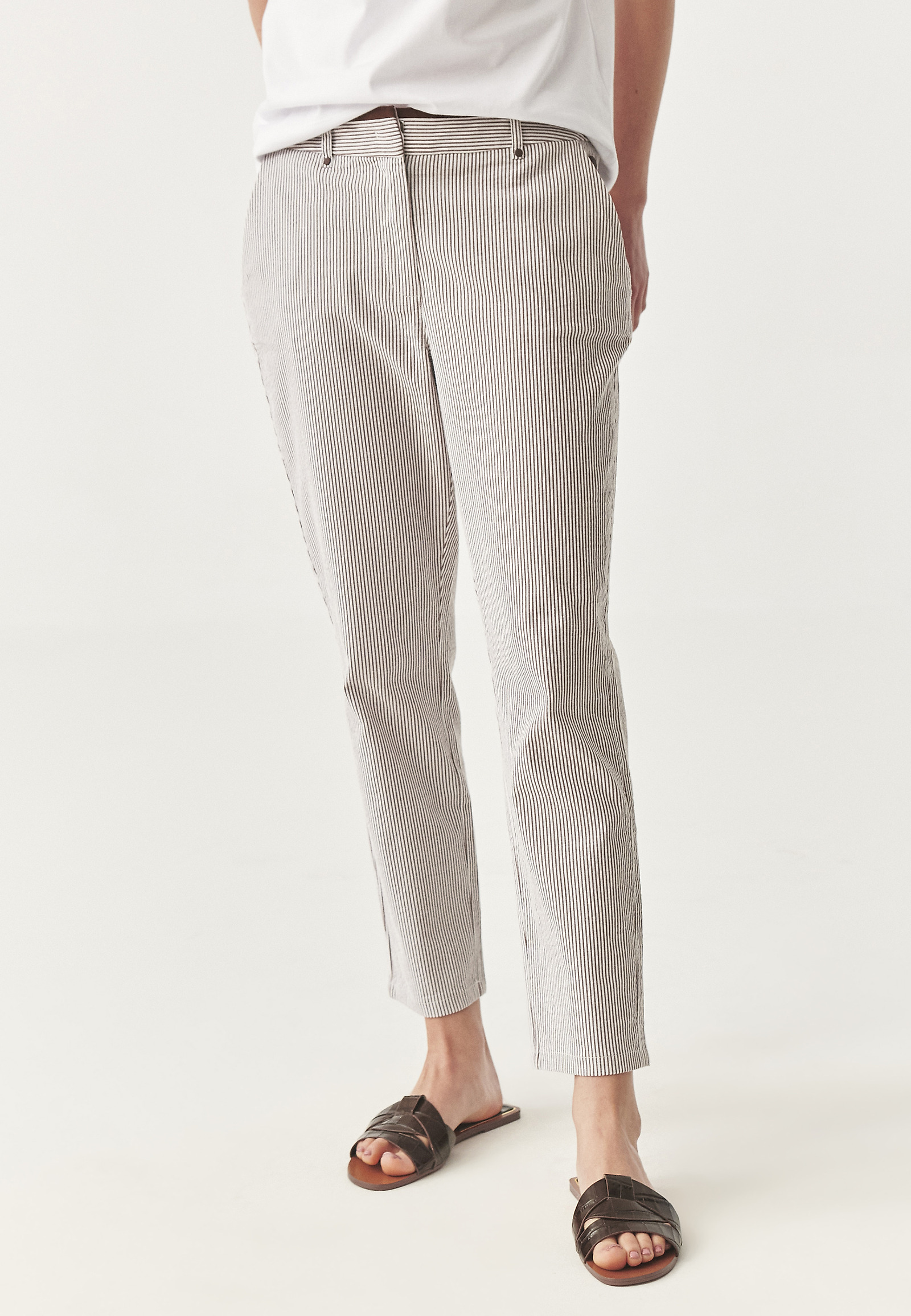 BAWEŁNIANE SPODNIE W PASKI - SEROKI BAWEŁNIANE SPODNIE W PASKI - SEROKI MULTIKOLOR 112579