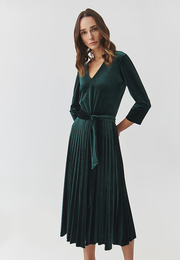 KNITTED DRESS WITH A FLARED AND PLEATED BOTTOM — ANIKAMI KNITTED DRESS WITH A FLARED AND PLEATED BOTTOM — ANIKAMI ZIELONY 1