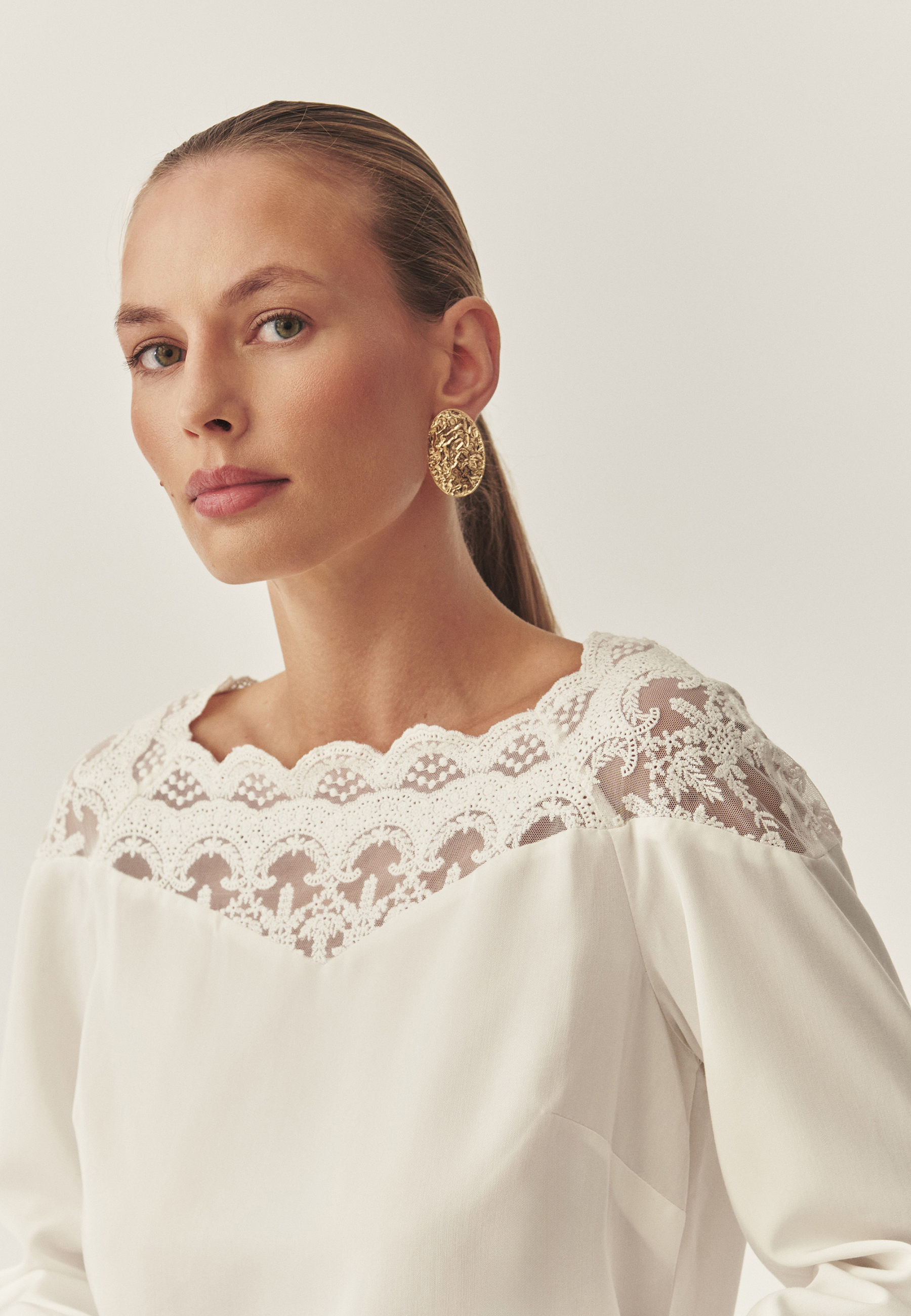 LADIES' WOVEN BLOUSE WITH LACE-UP BOAT NECKLINE — SARNA ECRU 2