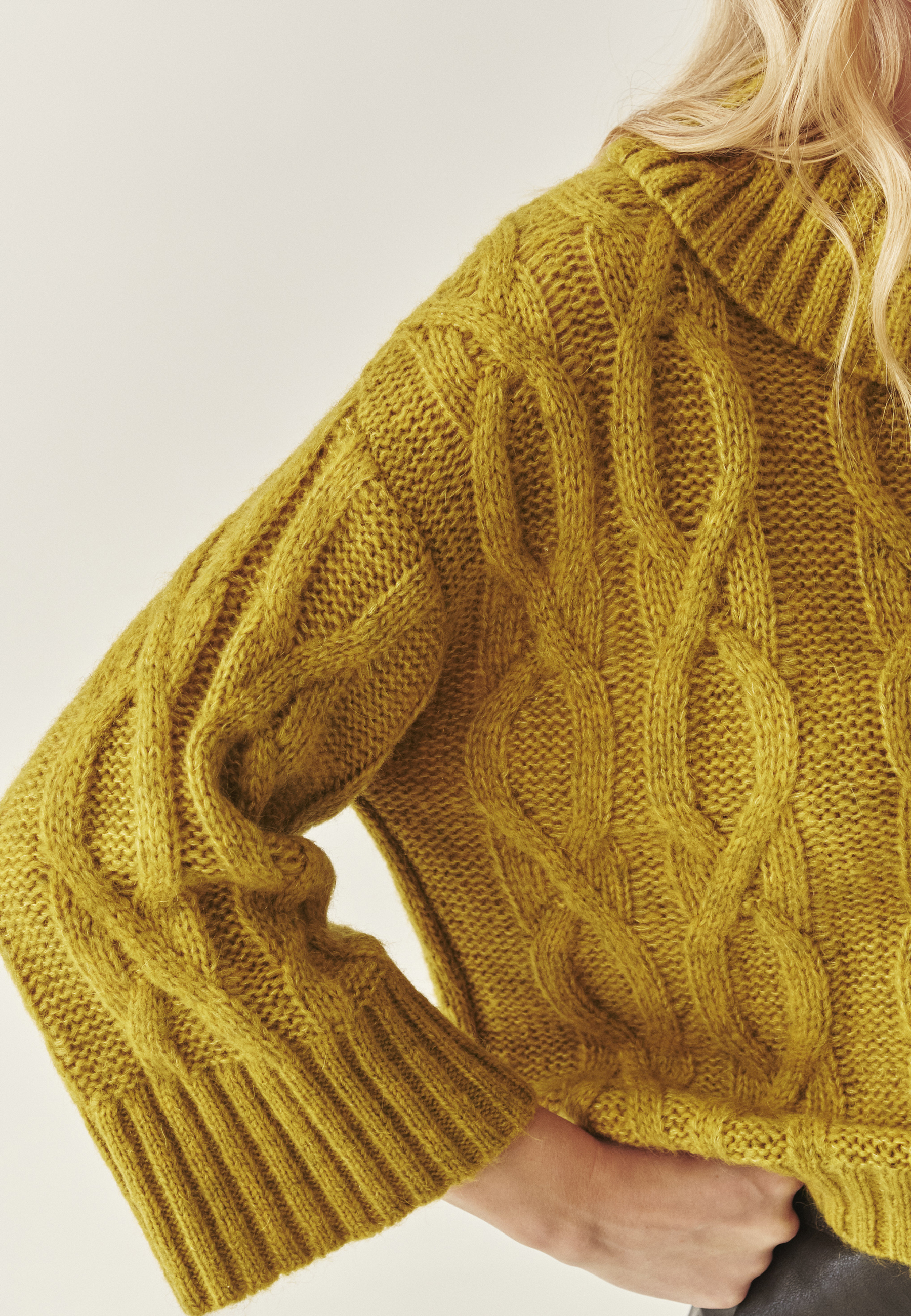 OHLAPEN PULOVER Z VOLNO IN MOHERJEM - SERVA ZELENA 2