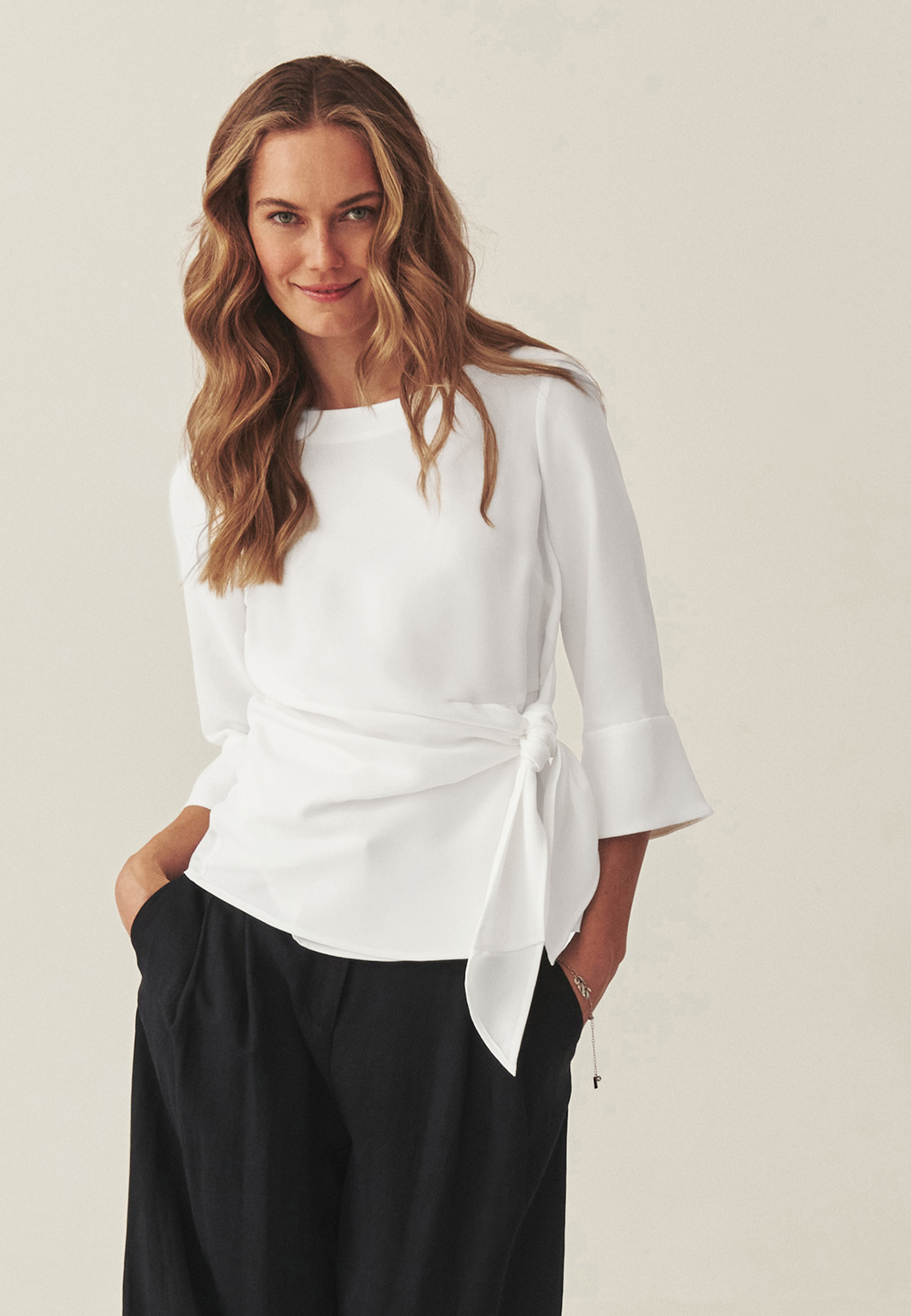 ELEGANTNÁ BLÚZKA S VIAZANÍM V PASE – MALIE BIELA 2