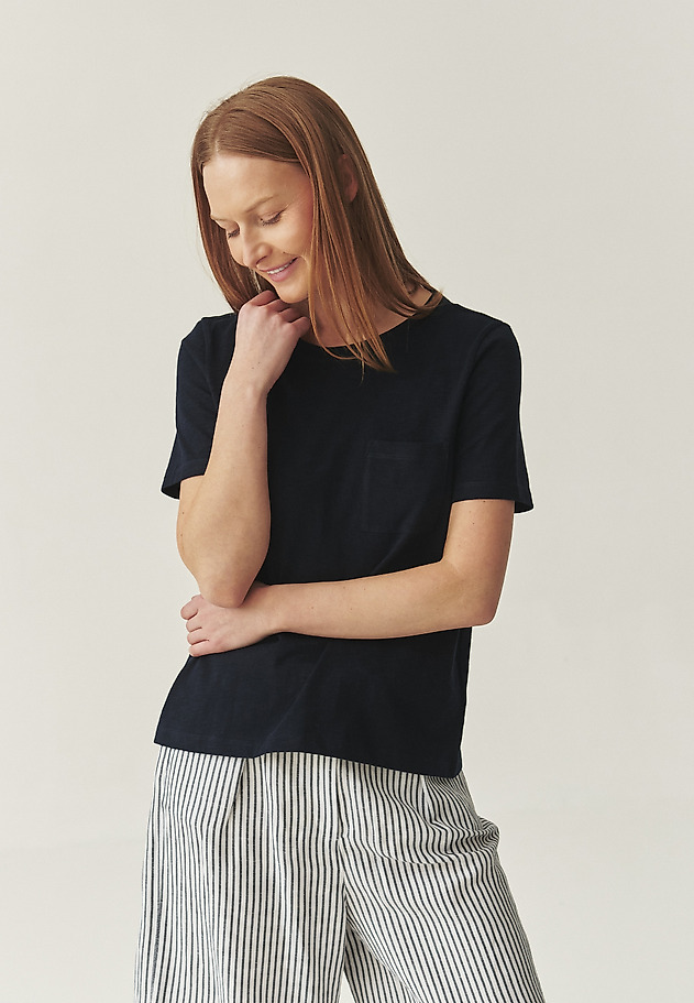 COTTON T-SHIRT WITH POCKET - DELQI COTTON T-SHIRT WITH POCKET - DELQI GRANATOWY 1
