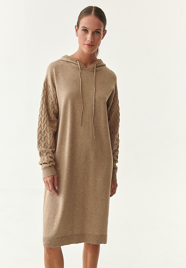 LADIES' KNITTED DRESS WITH A HOOD PILONIKA LADIES' KNITTED DRESS WITH A HOOD PILONIKA BEŻOWY 1