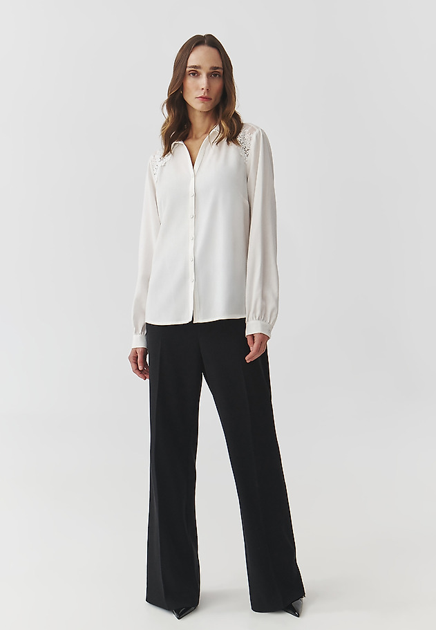 LADIES' WOVEN SHIRT WITH LACE INSERT — STEVIE LADIES' WOVEN SHIRT WITH LACE INSERT — STEVIE ECRU 2