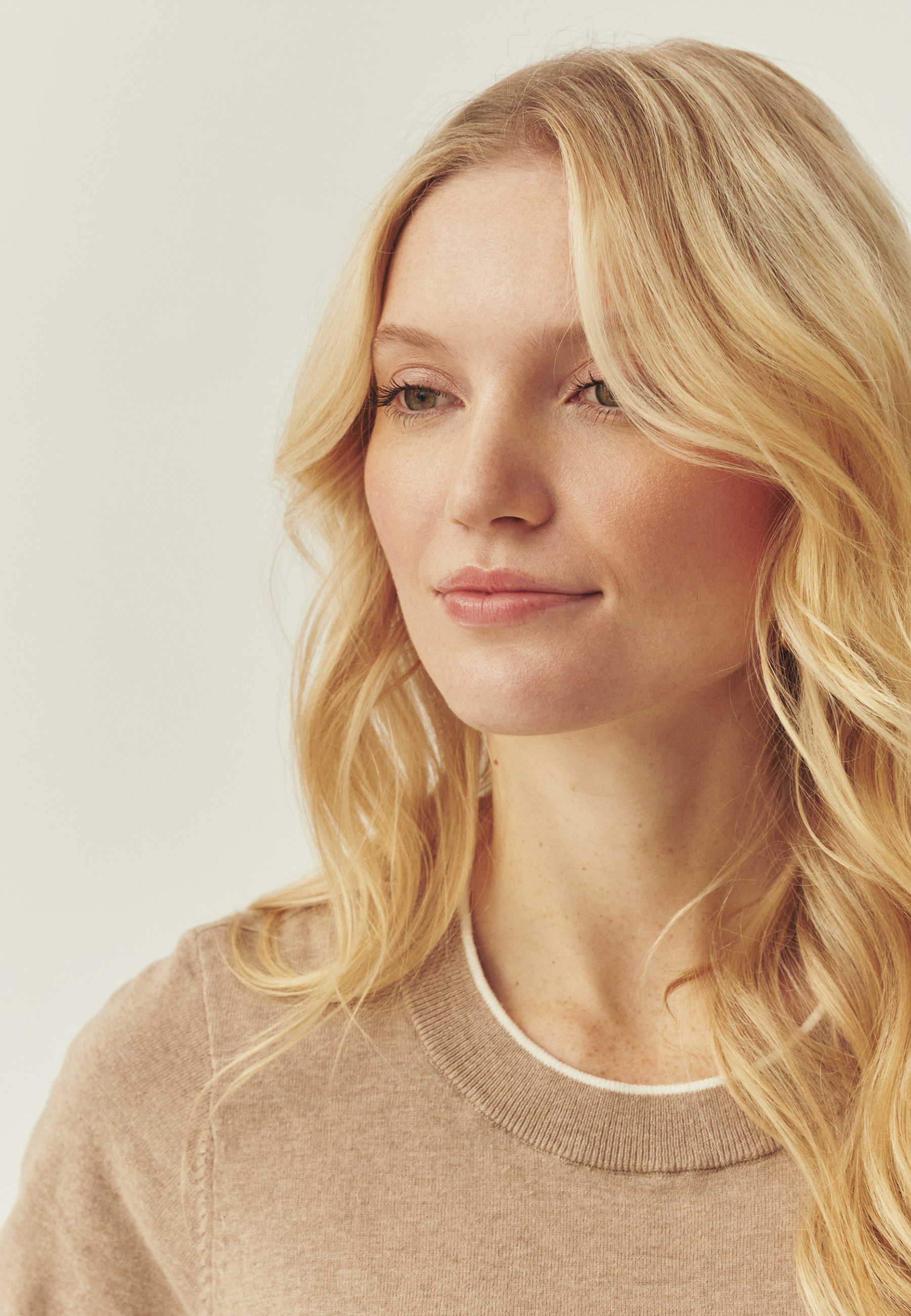 SWETER Z DOMIESZKĄ JEDWABIU - HILA