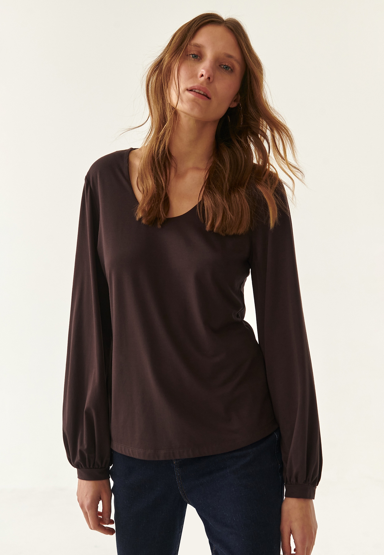 ŽENSKA BLUZA Z BUFFOVIMI ROKAVI KIGONI ŽENSKA BLUZA Z BUFFOVIMI ROKAVI KIGONI RJAVA 82060