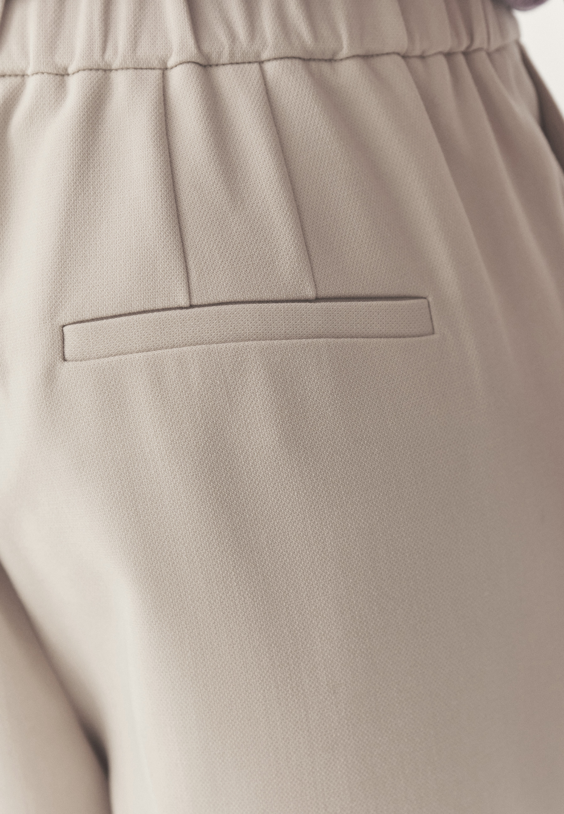 GARNITUROWE SPODNIE Z PROSTĄ NOGAWKĄ - KOLIA 7 BEŻOWY 2