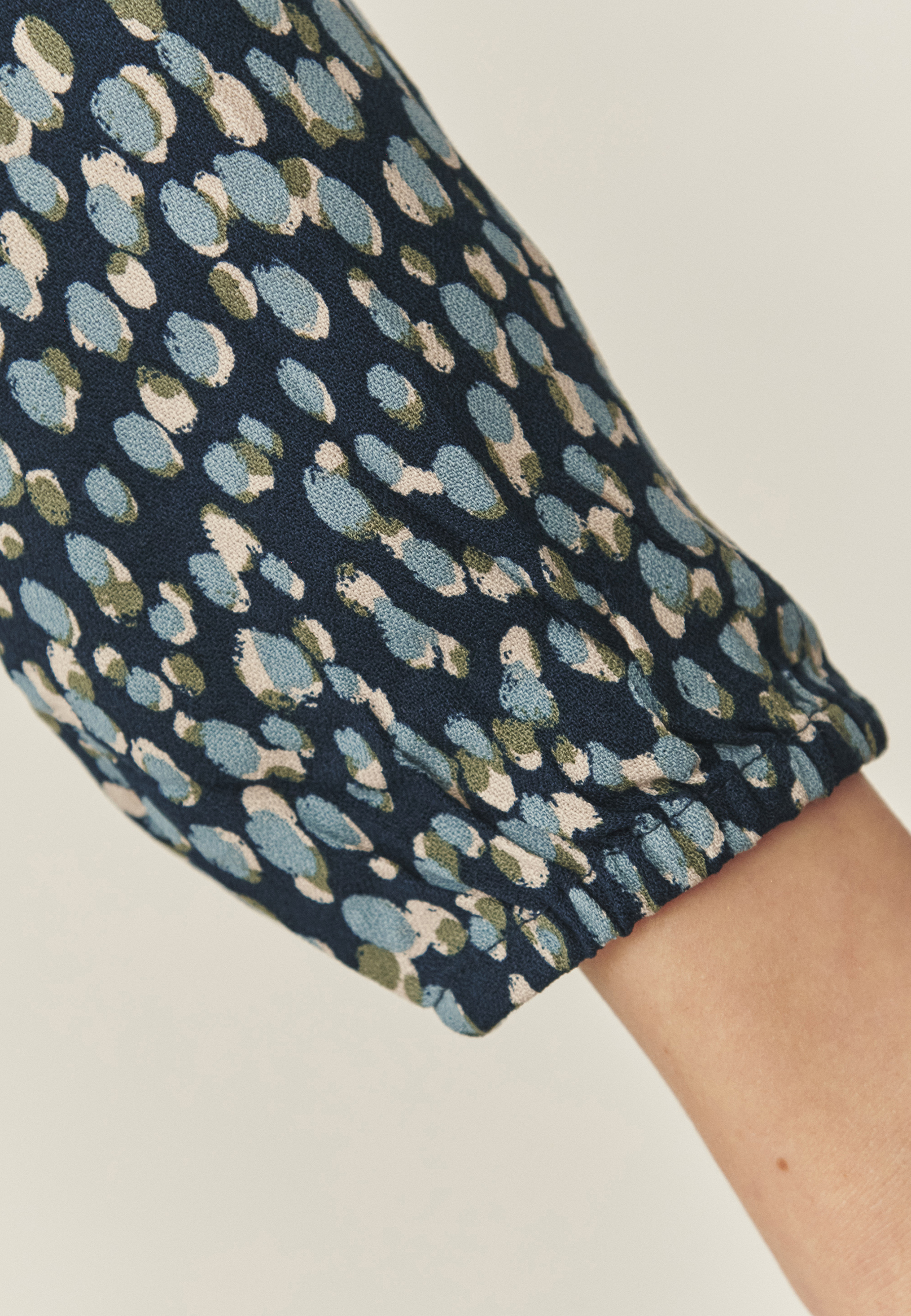 ROCHIE DIN ȚESĂTURĂ, CU DECOLTEU ÎN FORMA LITEREI „V” - SPLATI MULTICOLOR 2